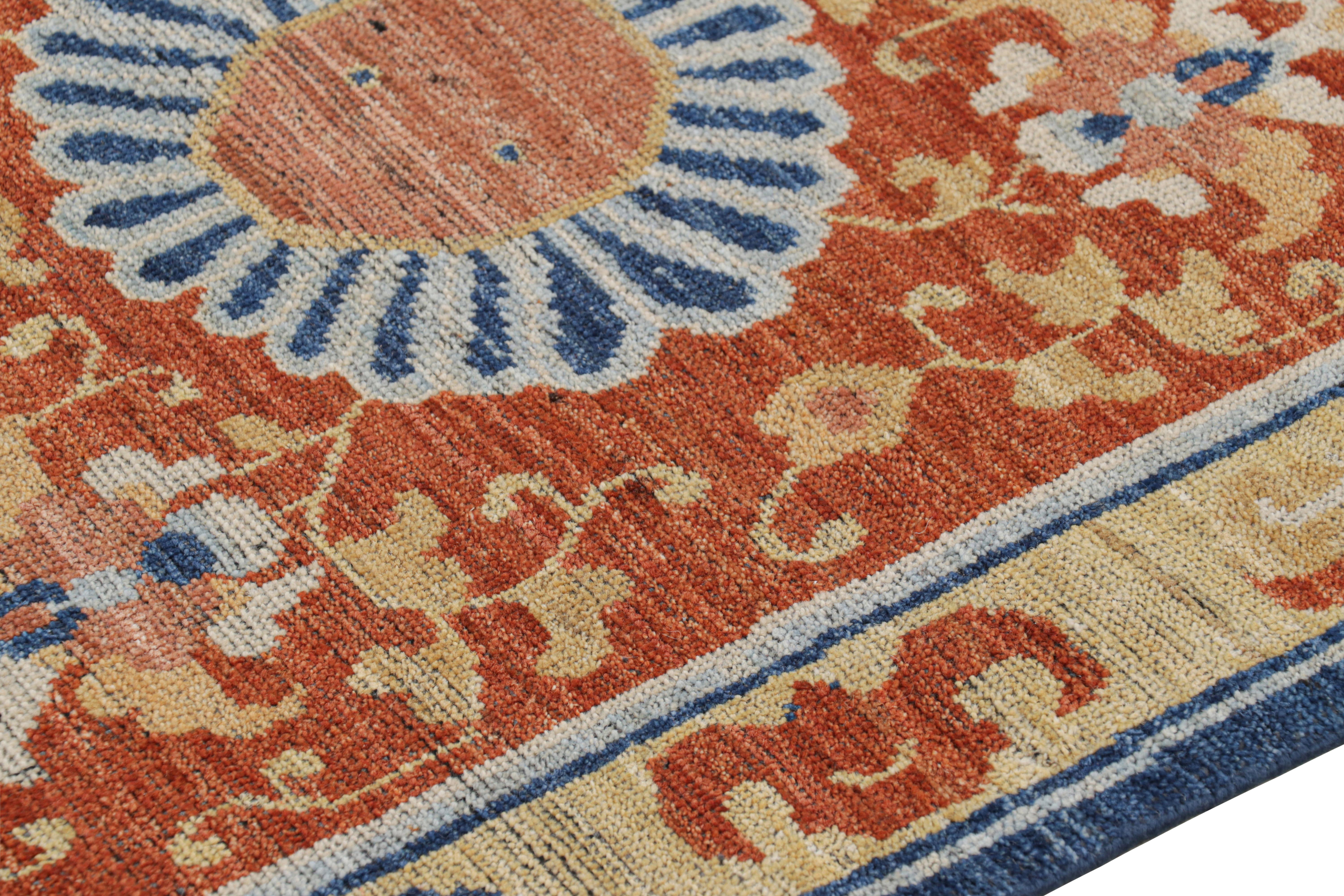 Rug & Kilim è un tappeto runner in stile cinese di colore arancione bruciato con pitture Kirin In condizioni Nuovo in vendita a Long Island City, NY