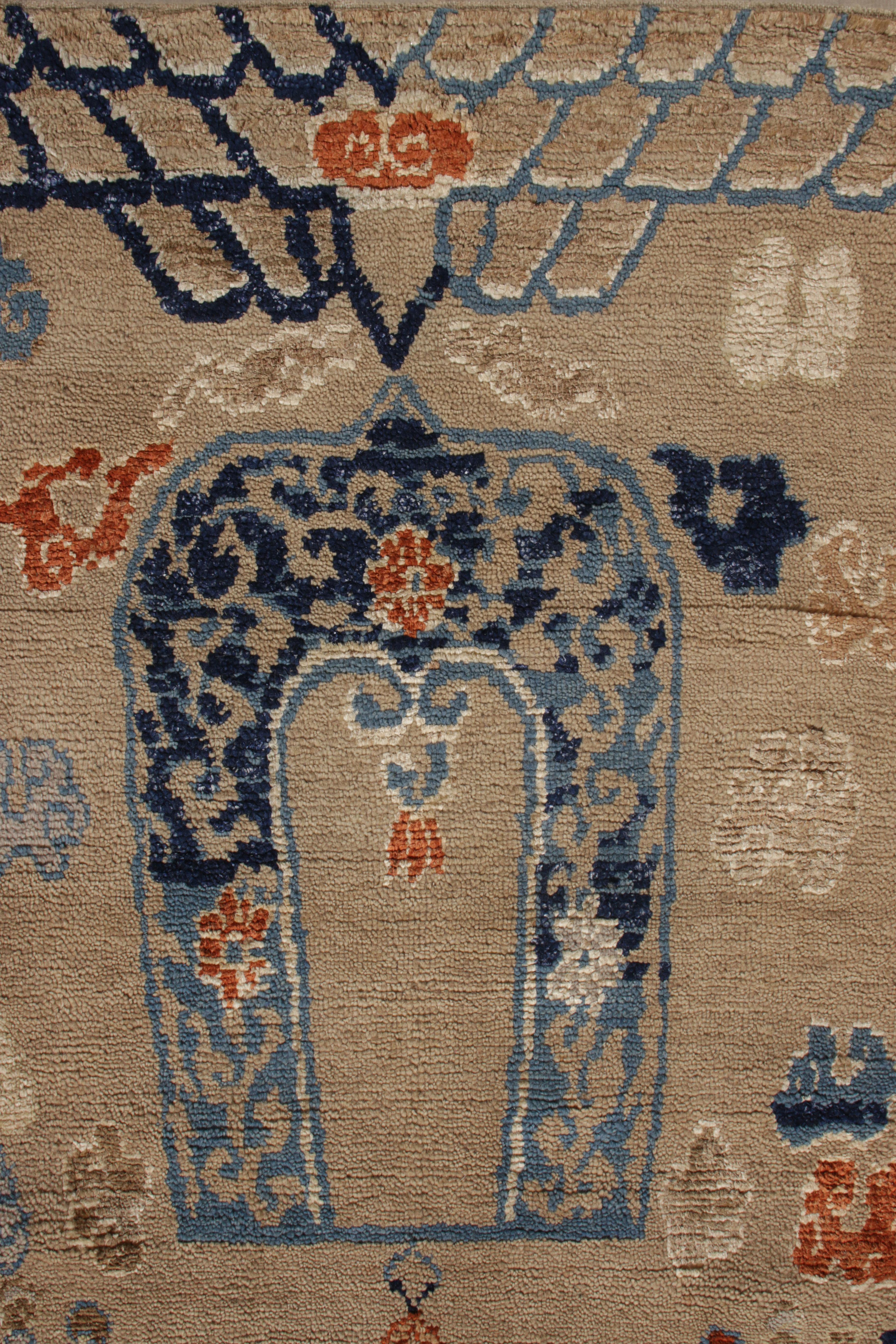Rug & Kilim's Chinese Style Tiger Runner in Beige und Blau Pictorial Patterns (Indisch) im Angebot