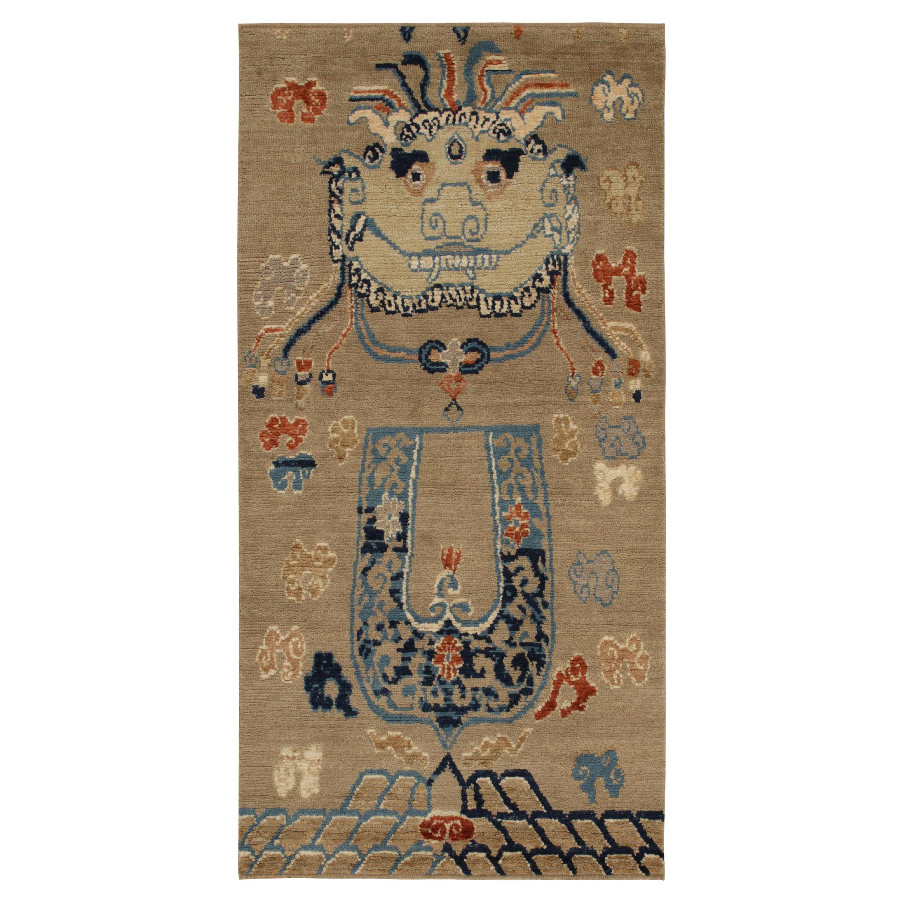 Rug & Kilim, il classico runner in stile drago in beige, arancione e blu.