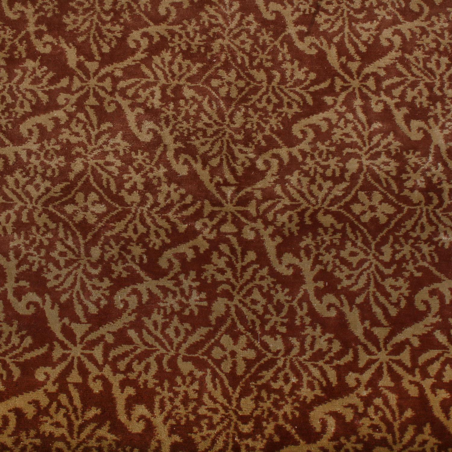 Annodato a mano Rug & Kilim è un tappeto classico in stile europeo con motivo floreale marrone e oro. in vendita