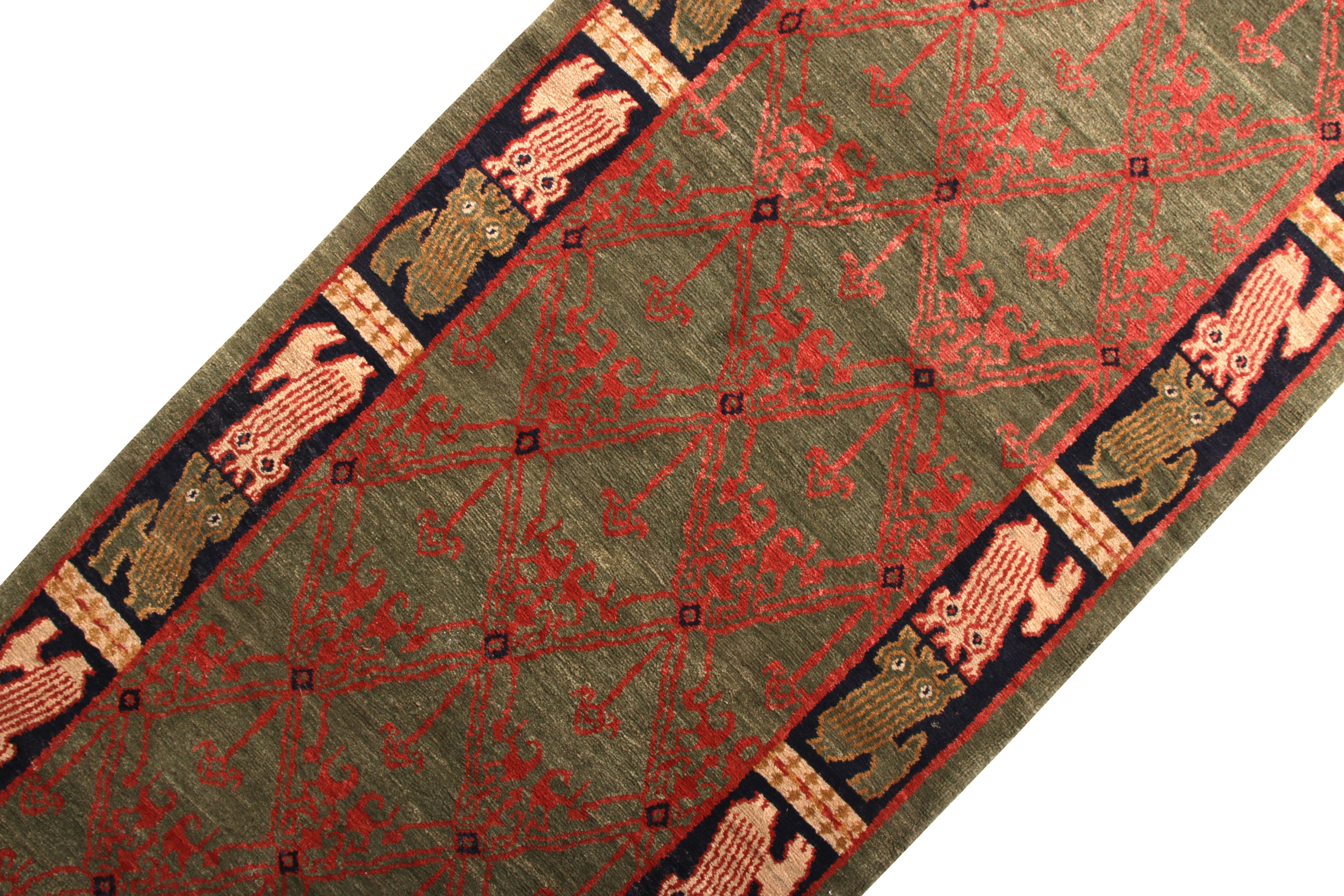Nepalese Rug & Kilim è un modello di tappeto classico in stile europeo Greene & Greene rosso personalizzato in vendita