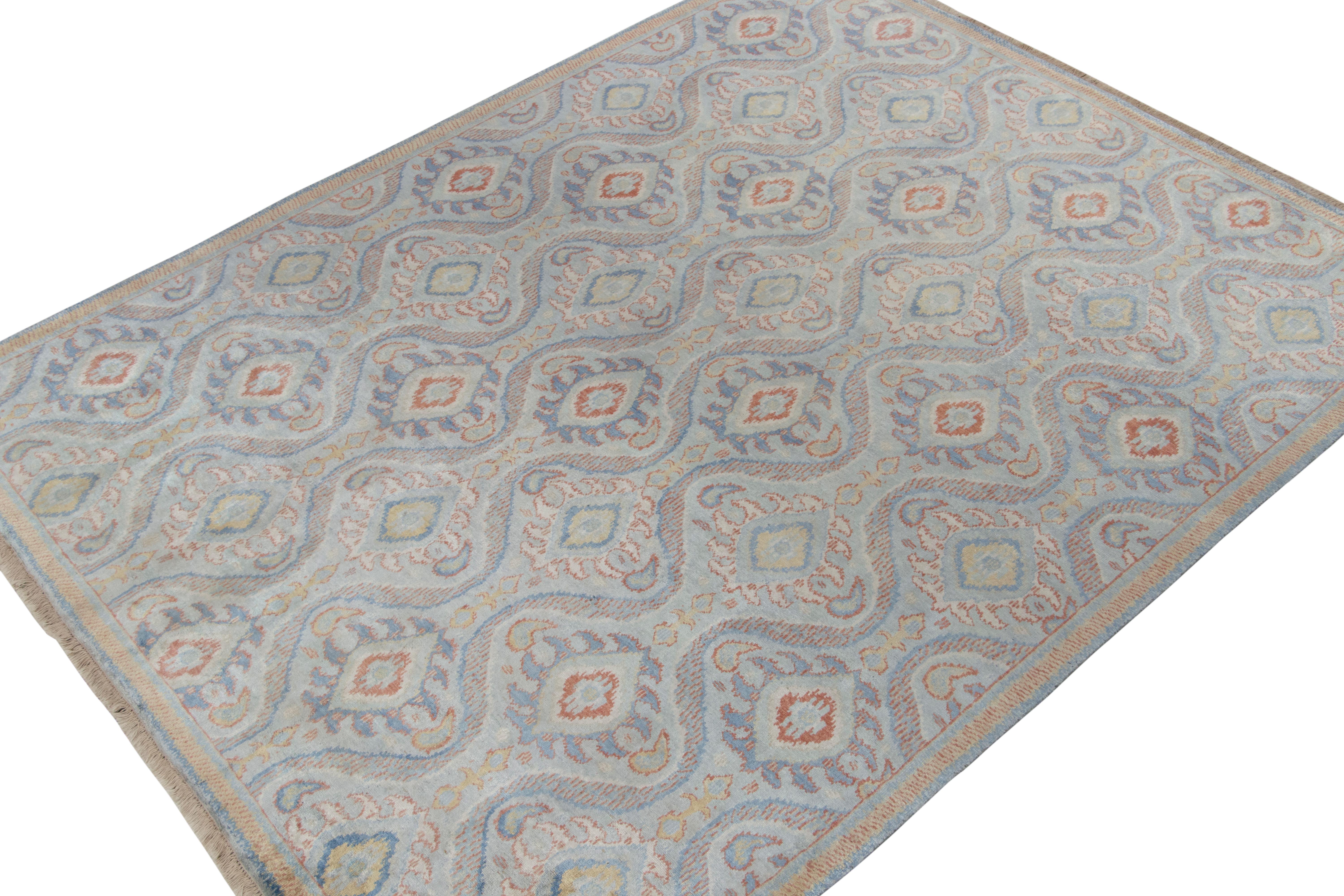 Un tappeto 8x10 ispirato agli stili tradizionali, della collezione Modern Classics di Rug & Kilim. Annodato a mano in lana e seta, riproduce un eccezionale blu accanto al rosso e all'oro in motivi dalla grazia classica.

Ulteriori informazioni sul