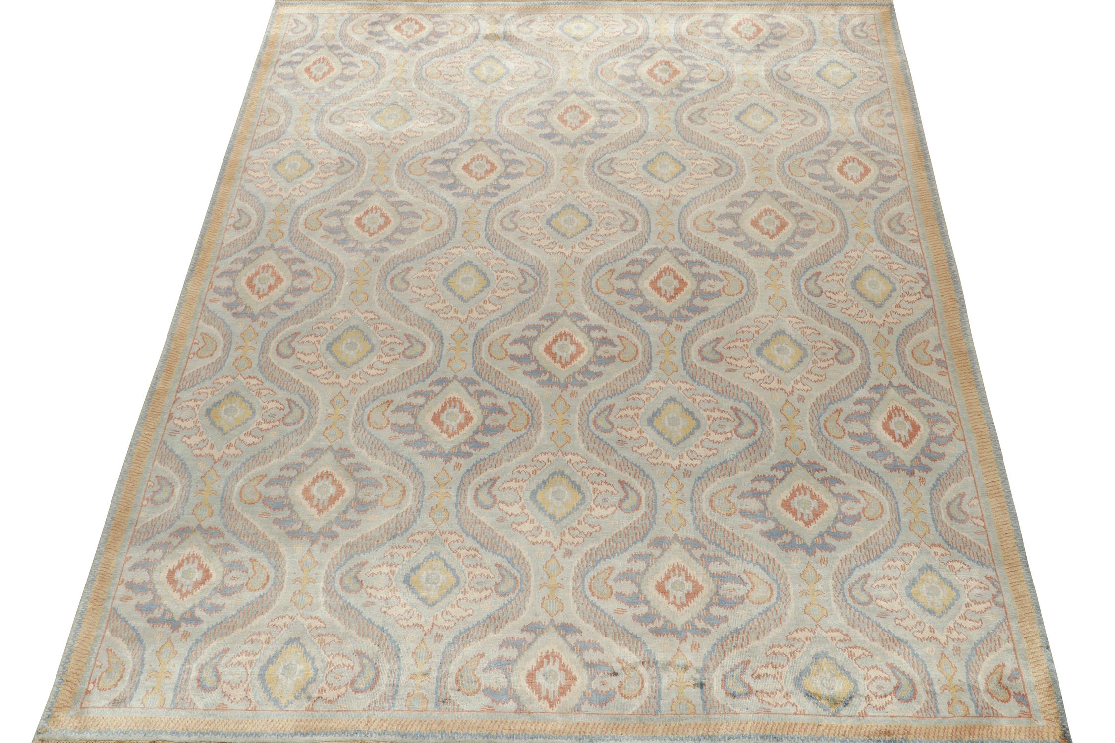 Indiano Rug & Kilim: tappeto classico in stile Ikats con motivi blu, oro e rosso ruggine in vendita