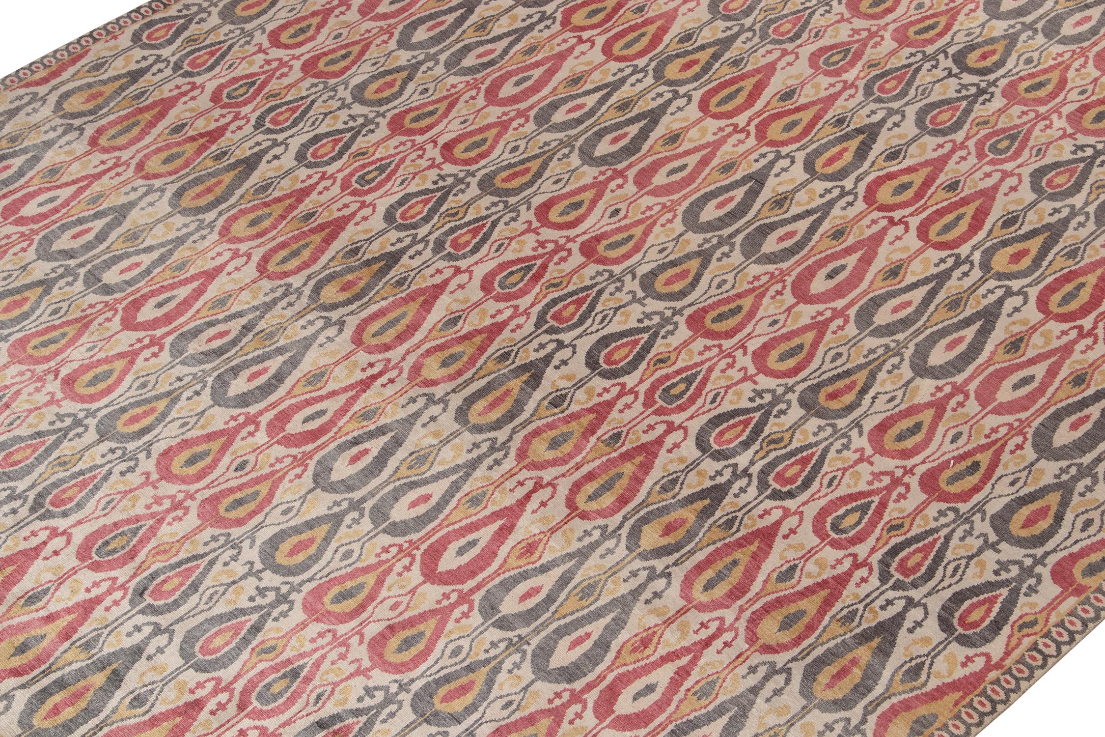 Rug & Kilim's Classic Ikats Style Teppich mit roten, grauen und goldenen Mustern (Handgeknüpft) im Angebot