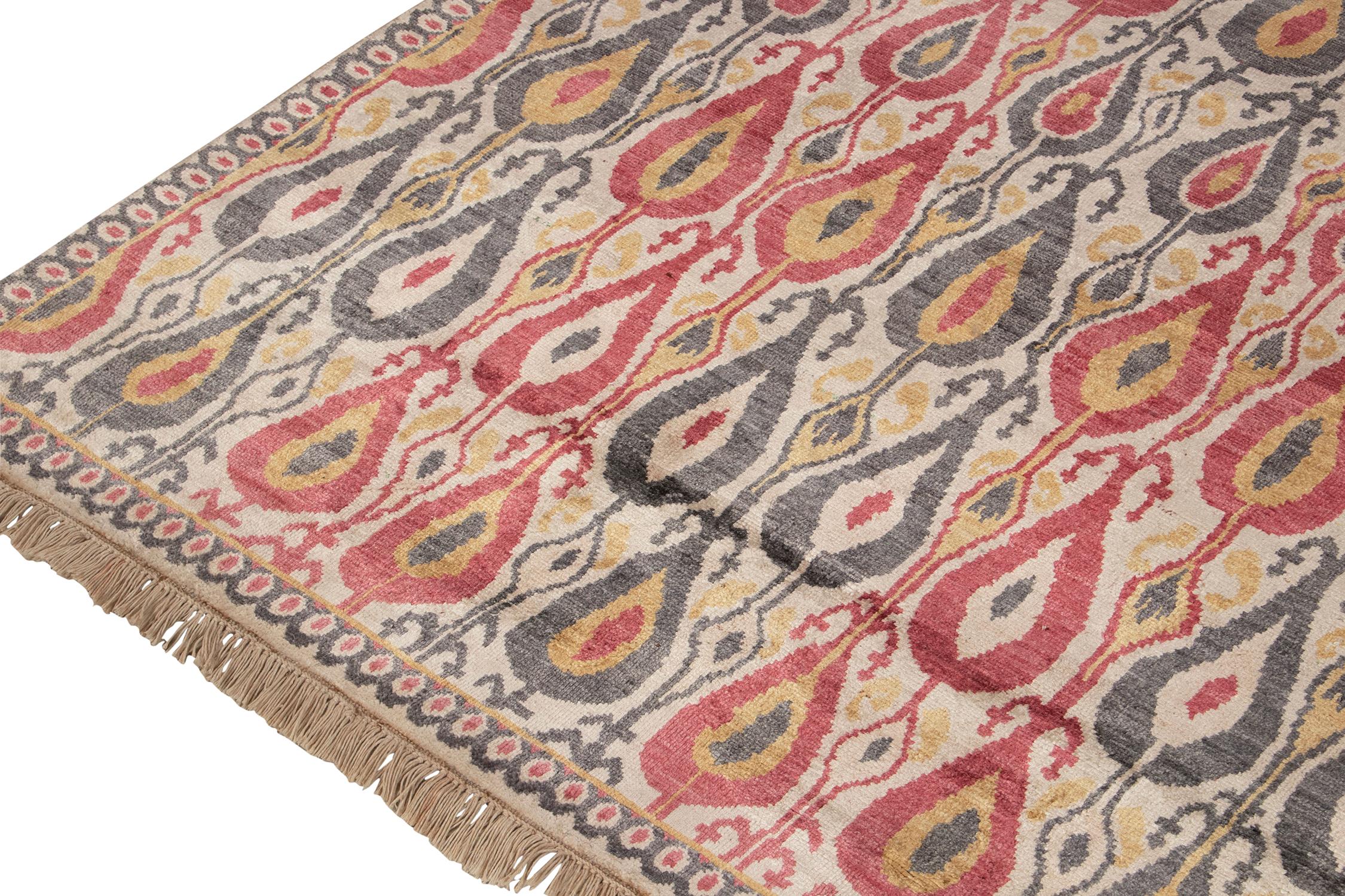 Rug & Kilim’s Classic Ikats Style Rug with Red, Gray and Gold Patterns In New Condition For Sale In Long Island City, NY