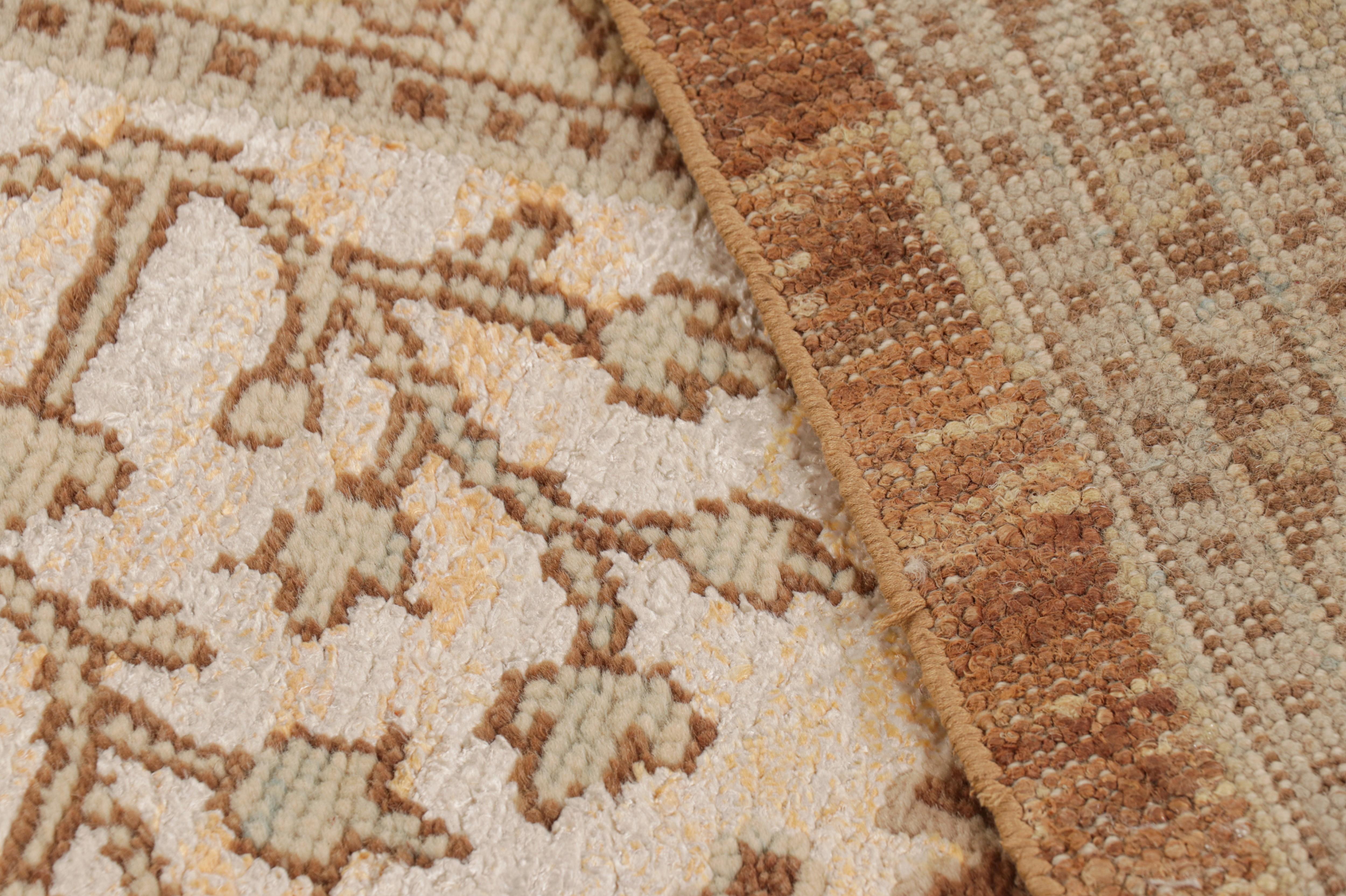 Alfombra de estilo clásico Oushak de Rug & Kilim con estampado floral beige-marrón Lana en venta