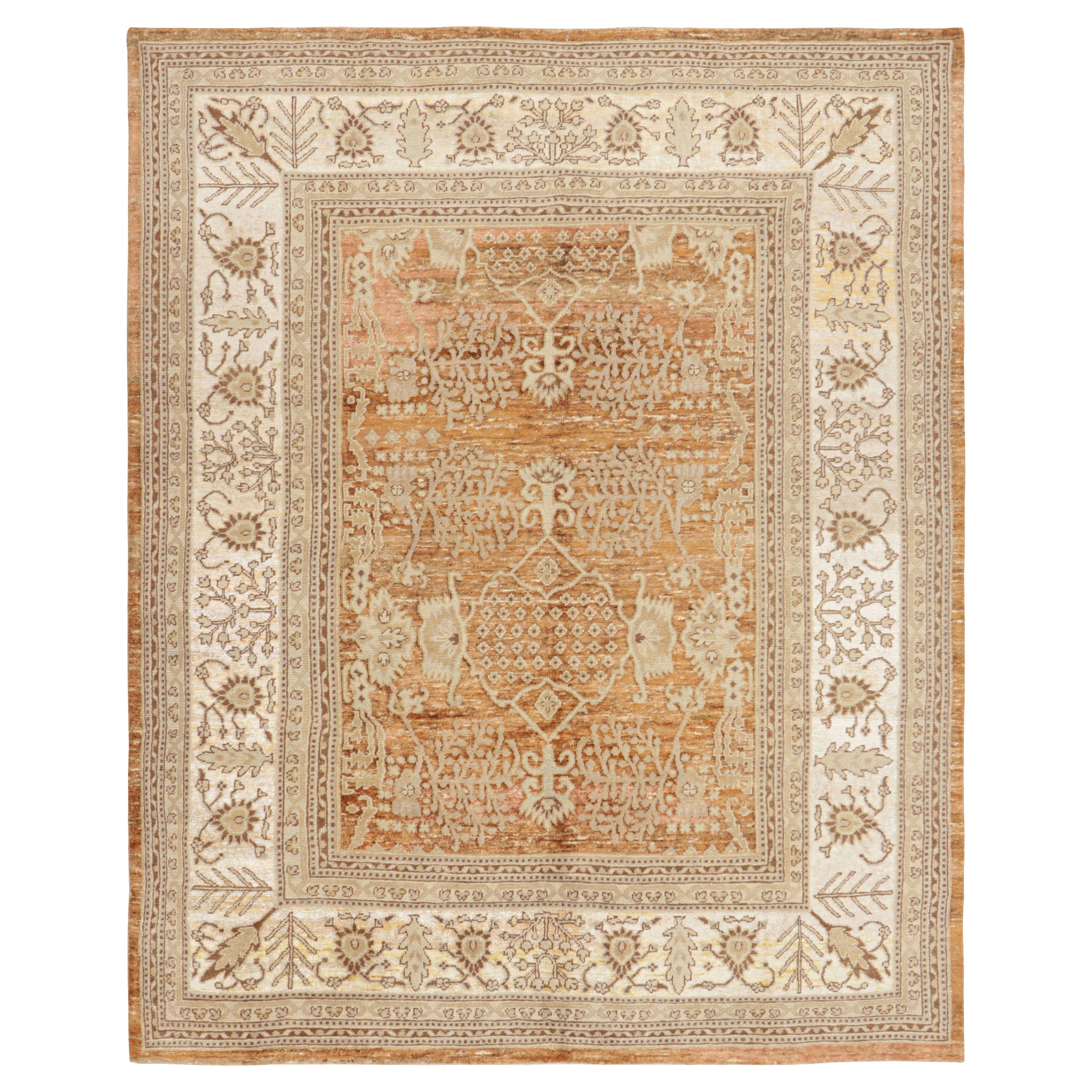 Rug & Kilim's Classic Oushak Style Rug in Beige-Brown Floral Pattern (tapis de style Oushak classique à motifs floraux beige et marron) en vente