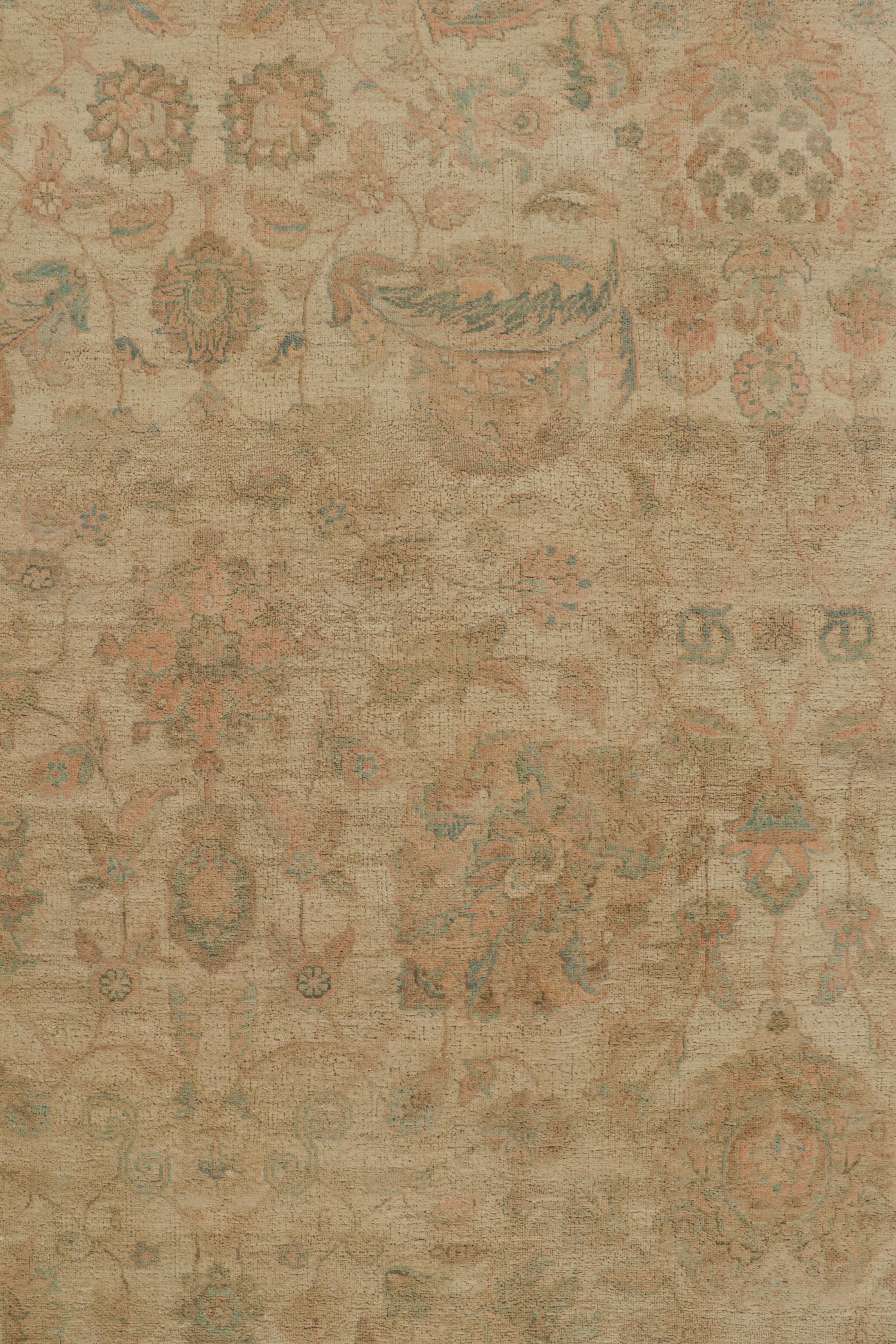 Rug & Kilim's Classic Persian Style Rug in Beige-Brown with Pink Floral Patterns (tapis de style persan classique en beige et marron avec des motifs floraux roses) Neuf - En vente à Long Island City, NY