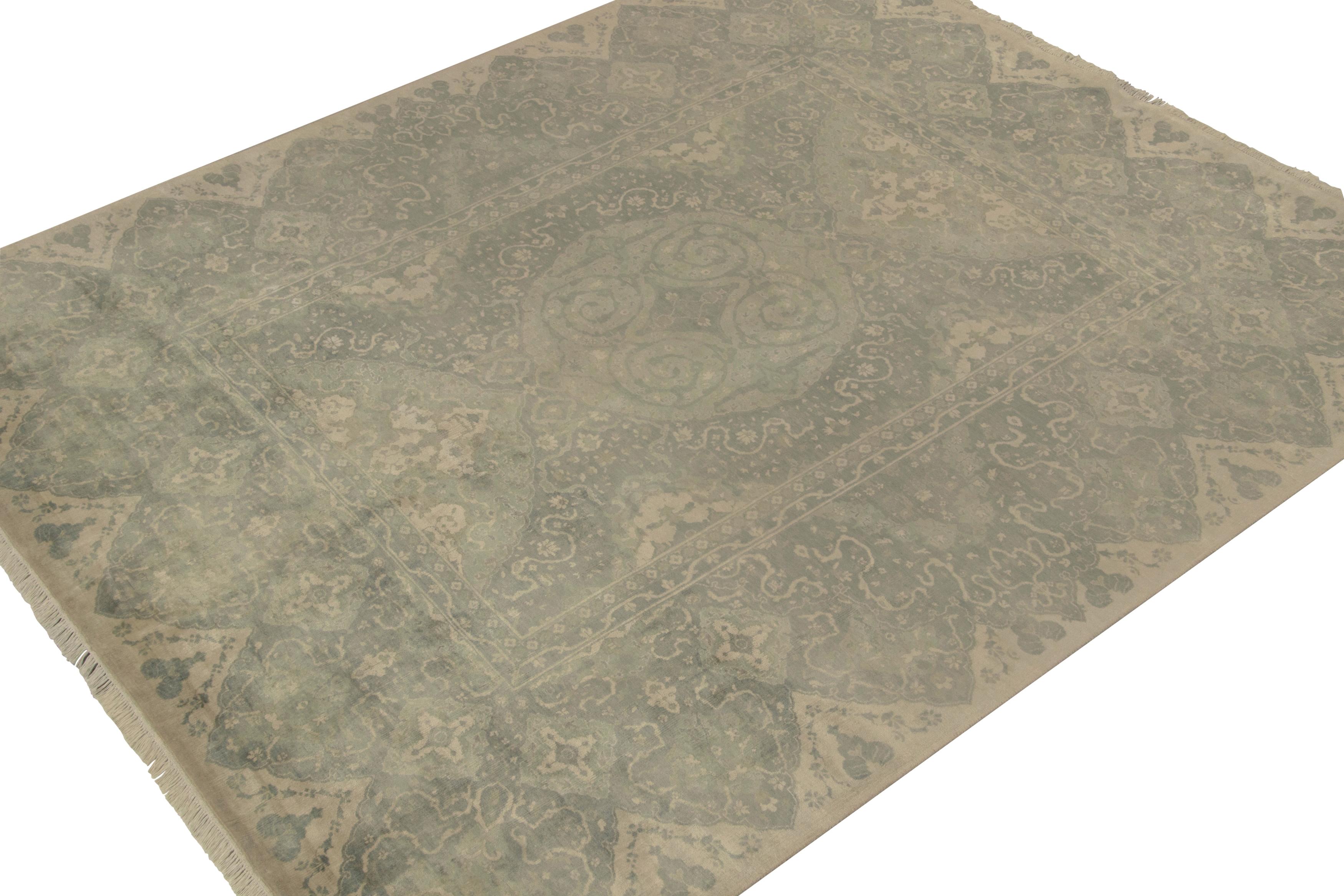 Indien Rug & Kilim's Classic Persian style rug with Blue and Ivory Floral Pattern (tapis de style persan classique avec motif floral bleu et ivoire) en vente