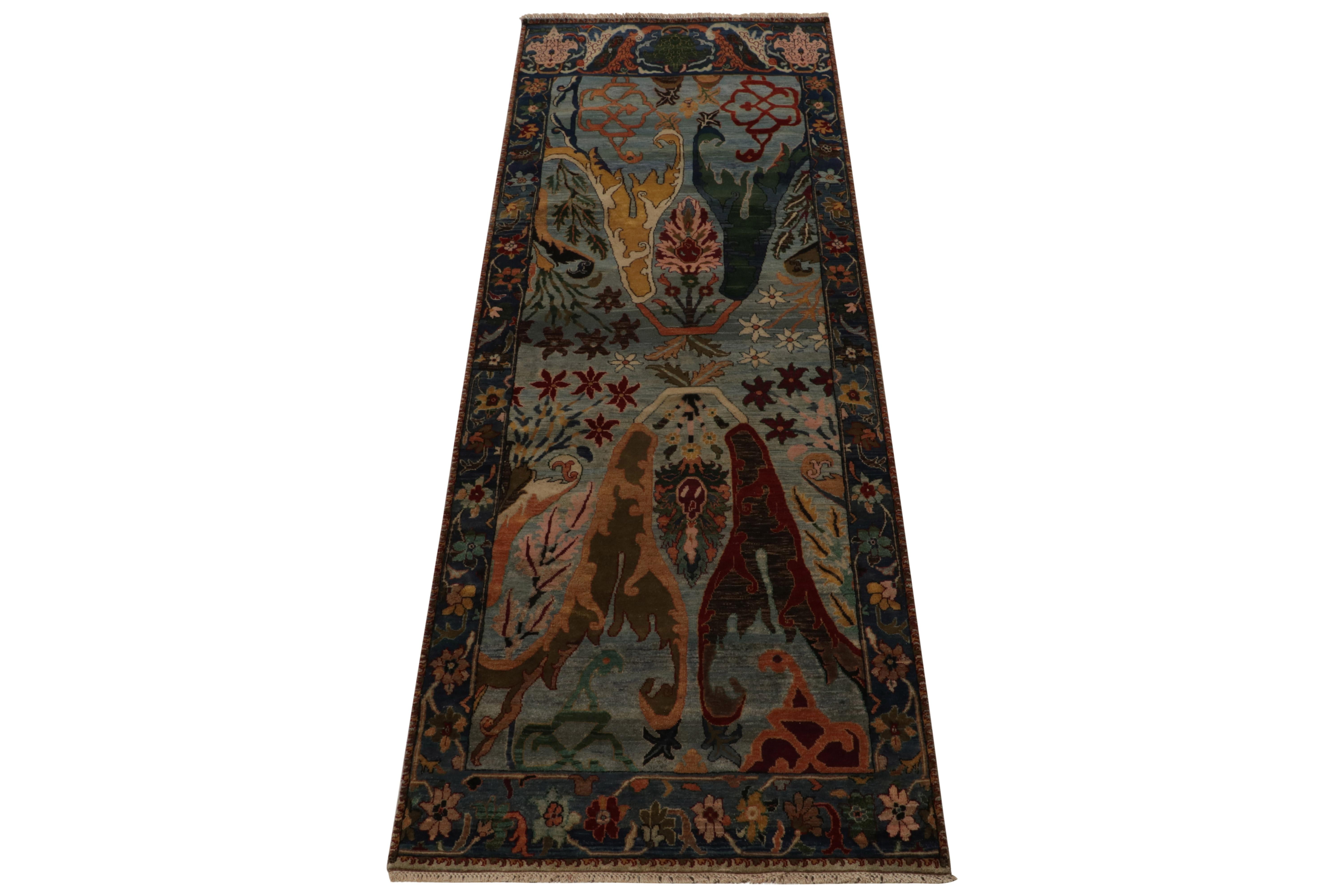 Tessuto a mano in seta pregiata e lussuosa, questo runner 3x10 della nostra collezione Modern Classics rappresenta una nuova e audace serie di design. La deliziosa fantasia si basa sulle curvature, con fiori ed emblemi che si alternano