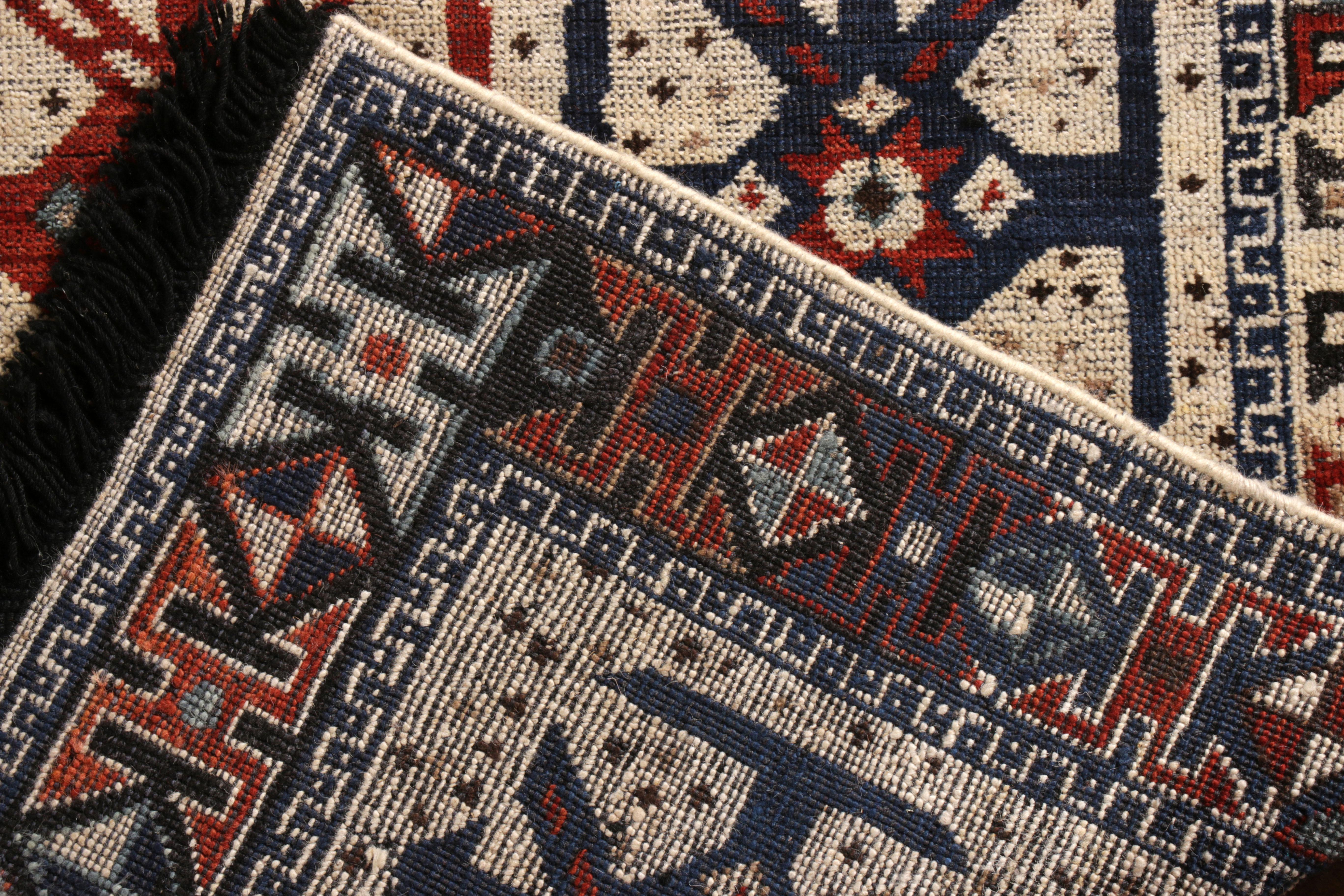 Rug & Kilim's Classic Style Rug in Beige and Red Tribal Geometric Pattern (tapis de style classique à motif géométrique tribal beige et rouge) Neuf - En vente à Long Island City, NY