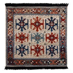 Alfombra de estilo clásico de Rug & Kilim en estampado geométrico tribal beige y rojo