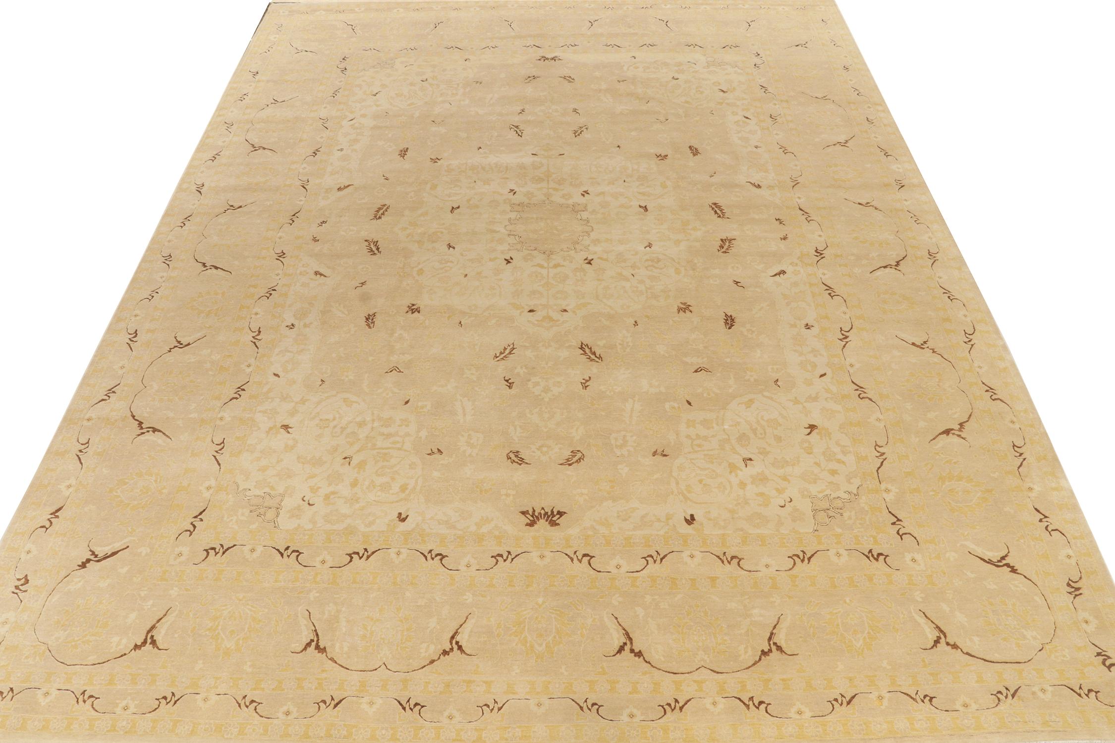 Anudada a mano en lana, esta alfombra contemporánea de 12x16 de nuestra colección Modern Classics es una reinvención inventiva de las antiguas alfombras persas. 

Sobre el diseño: Una escala graciosa disfruta de un estilo de medallones y motivos