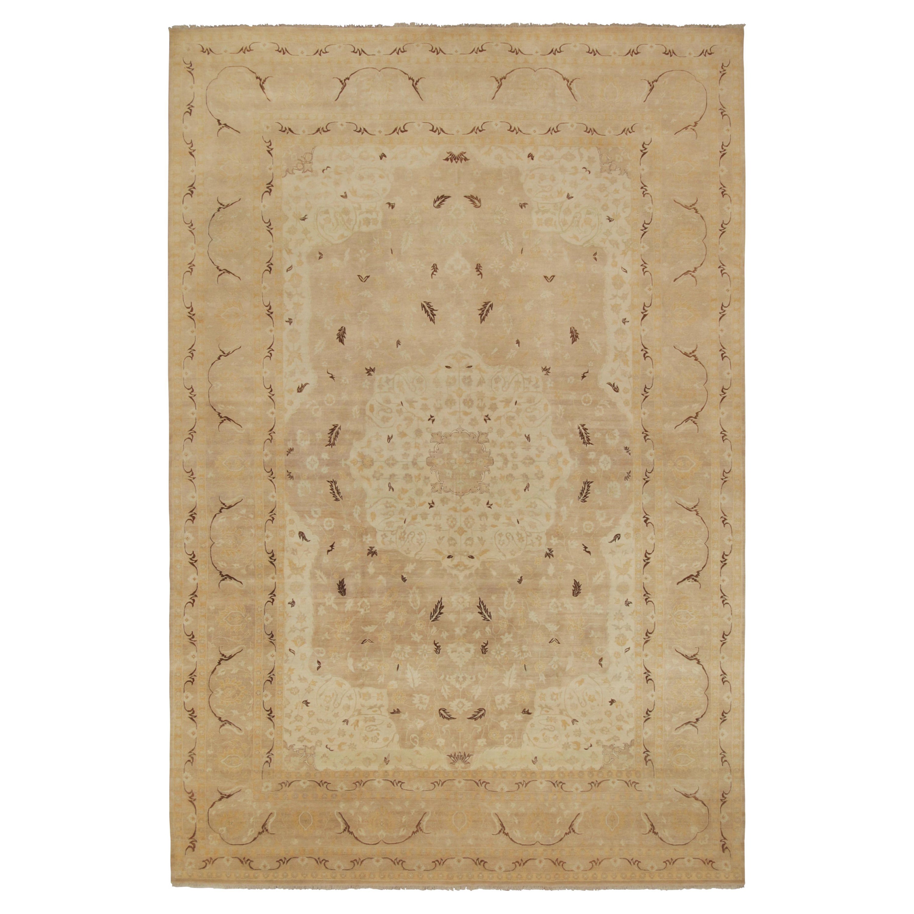Tapis de style Classic de Rug & Kilim en beige-rose avec motifs floraux or et Brown