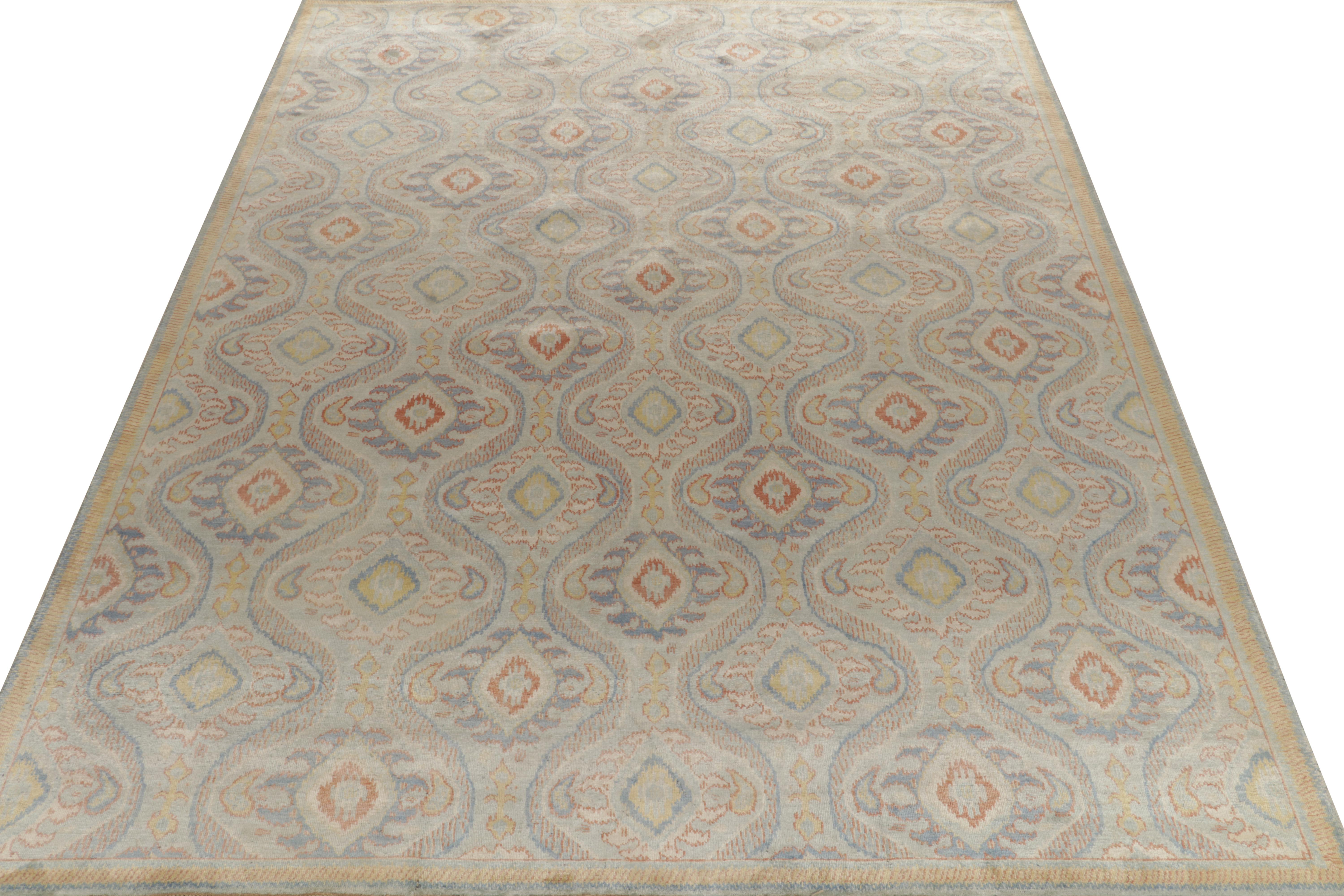 Indiano Tappeto Rug & Kilim in stile classico con motivi Ikats blu, rossi e dorati in vendita