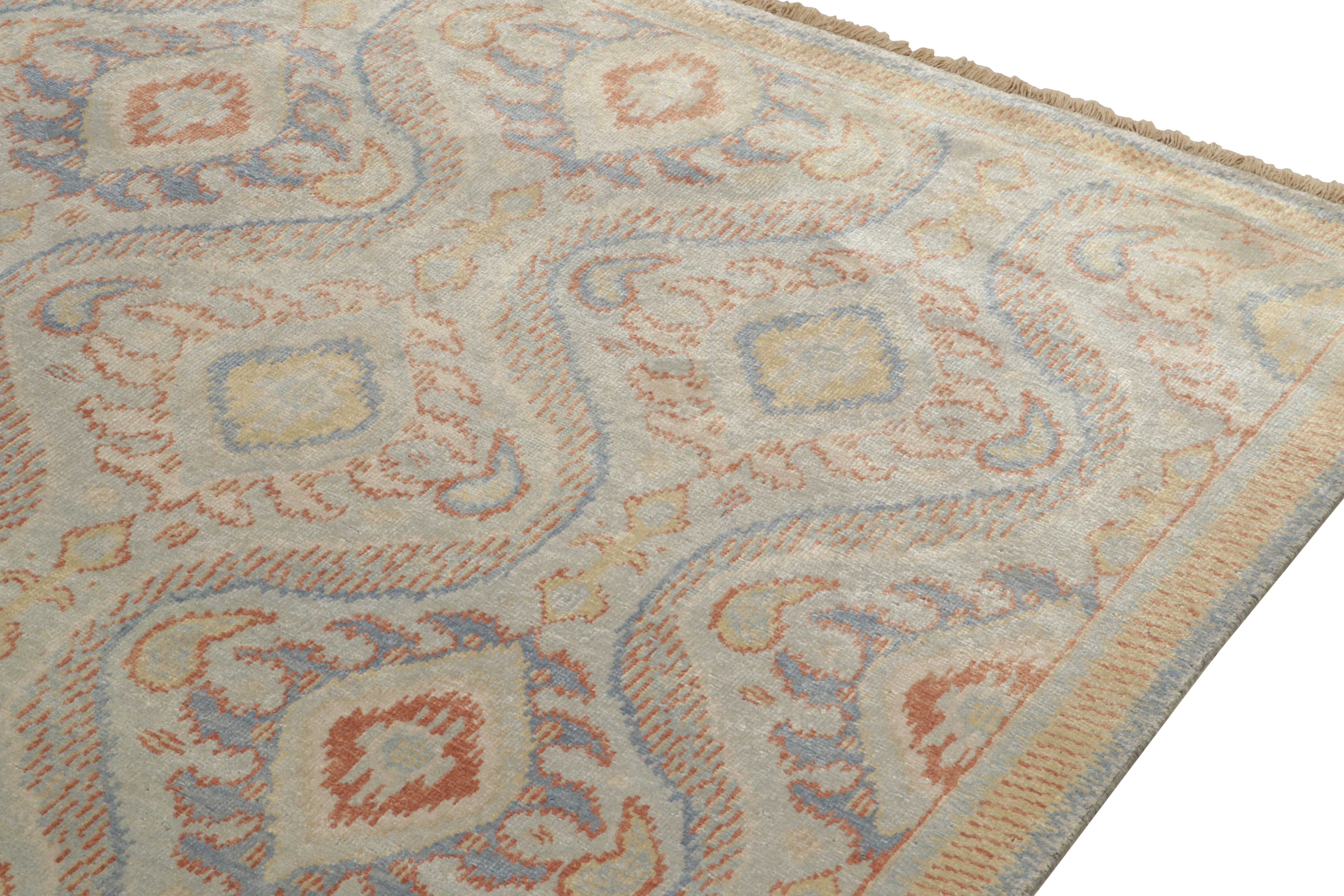 Tappeto Rug & Kilim in stile classico con motivi Ikats blu, rossi e dorati In condizioni Nuovo in vendita a Long Island City, NY