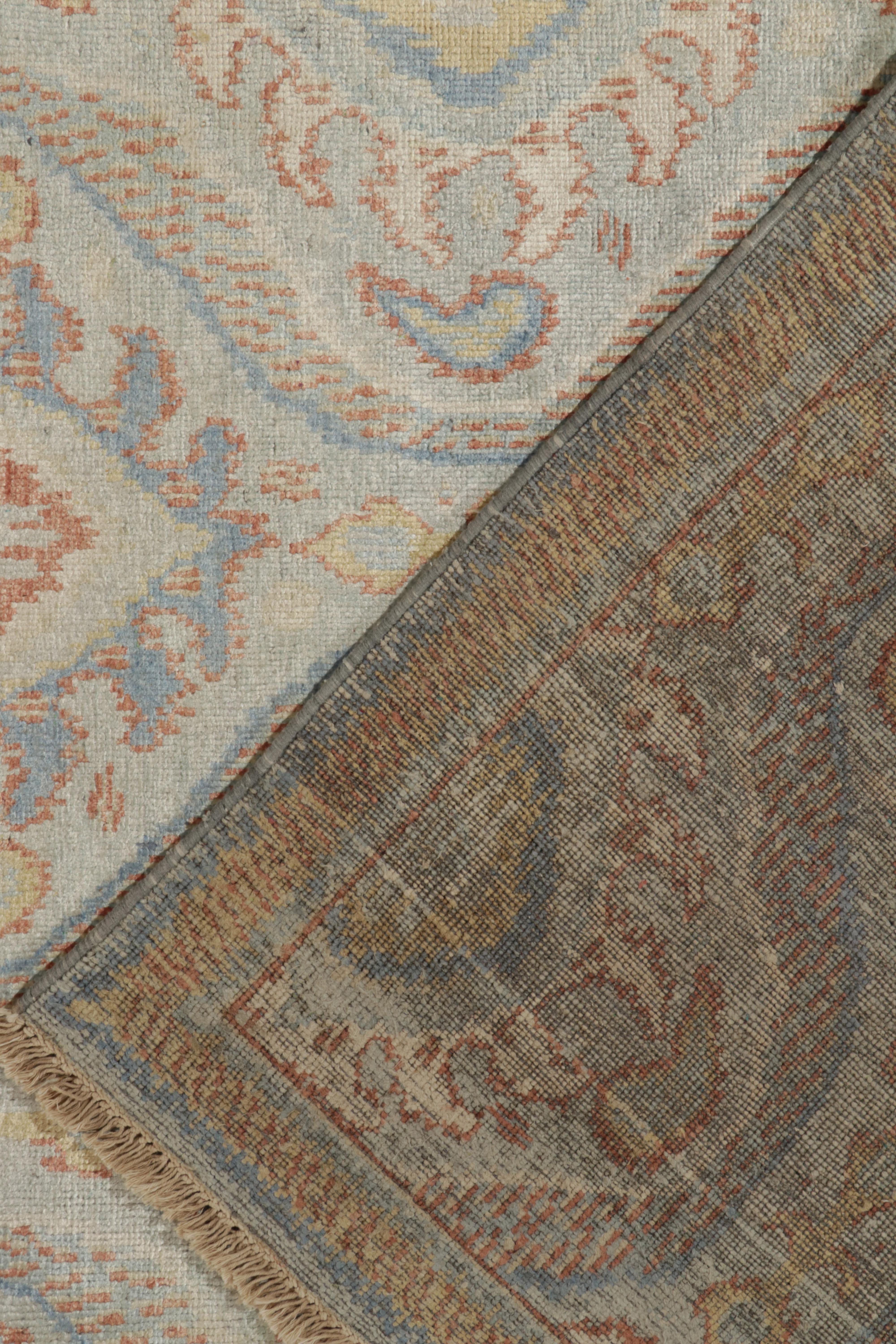 Seta Tappeto Rug & Kilim in stile classico con motivi Ikats blu, rossi e dorati in vendita