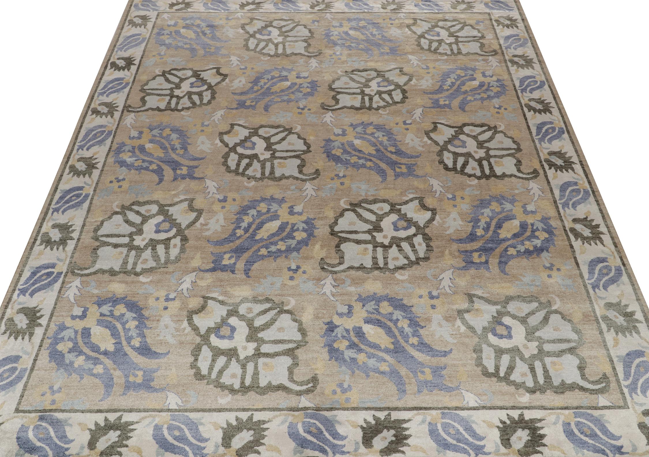 Indiano Rug & Kilim: Tappeto in stile classico in marrone con motivi floreali beige e blu in vendita