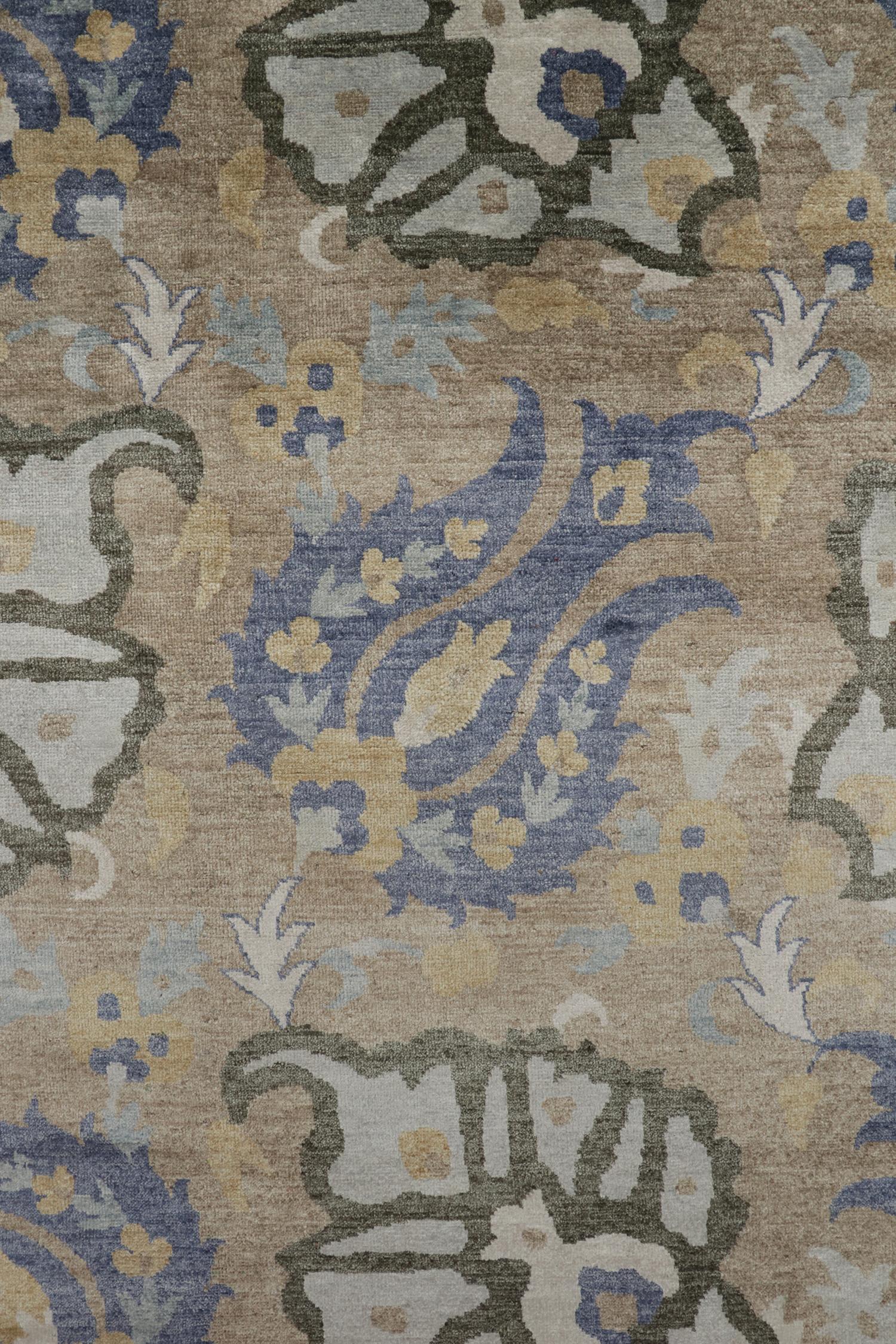 XXI secolo e contemporaneo Rug & Kilim: Tappeto in stile classico in marrone con motivi floreali beige e blu in vendita