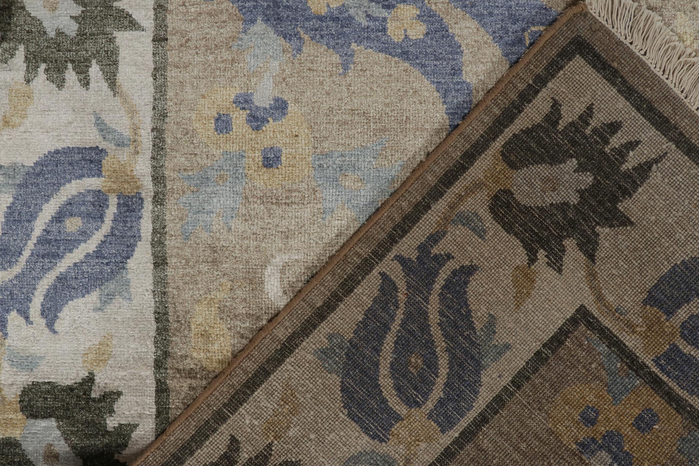 Lana Rug & Kilim: Tappeto in stile classico in marrone con motivi floreali beige e blu in vendita