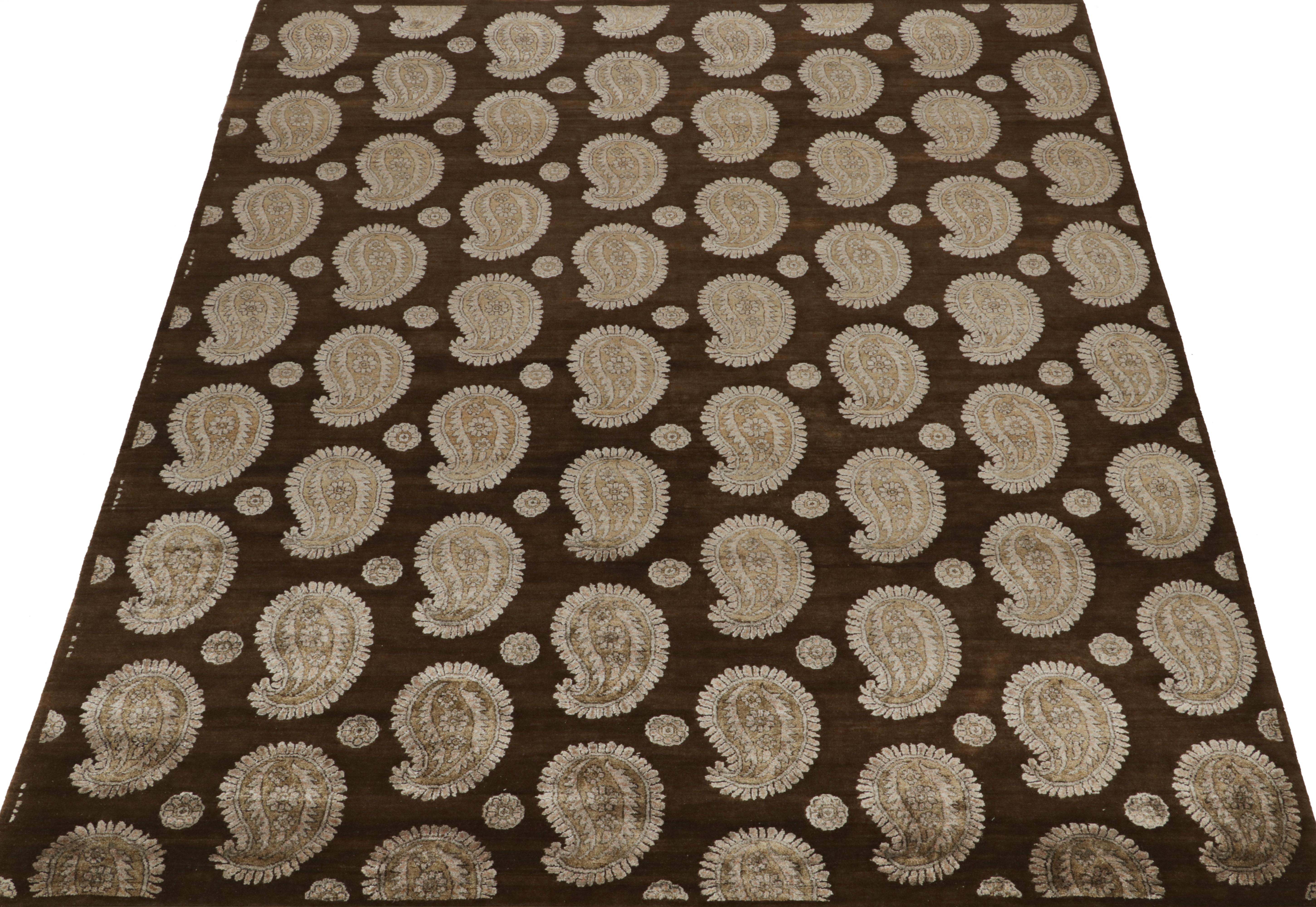 Indiano Tappeto Rug & Kilim in stile classico in marrone con motivi paisley avorio in vendita