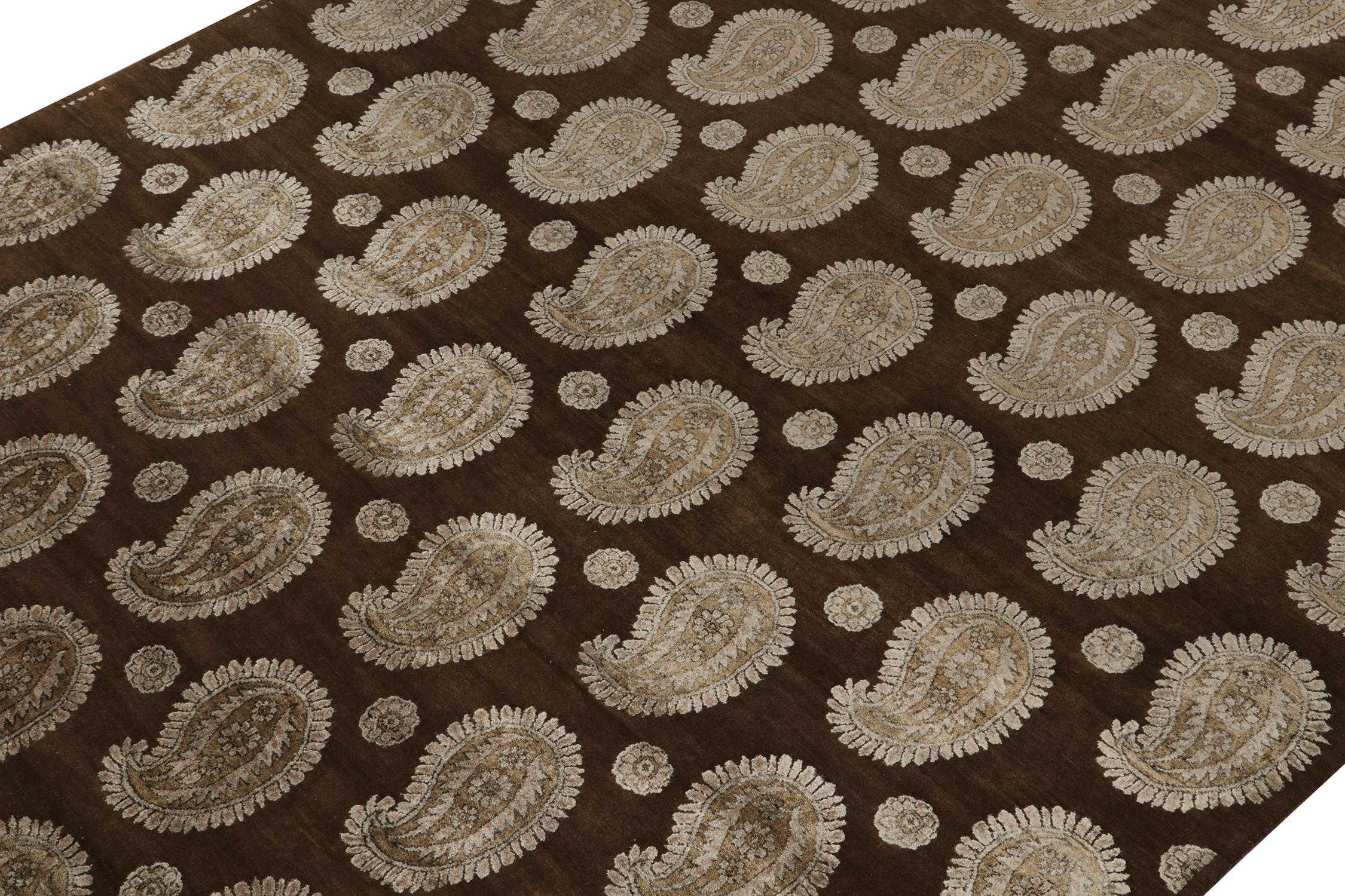 Annodato a mano Tappeto Rug & Kilim in stile classico in marrone con motivi paisley avorio in vendita