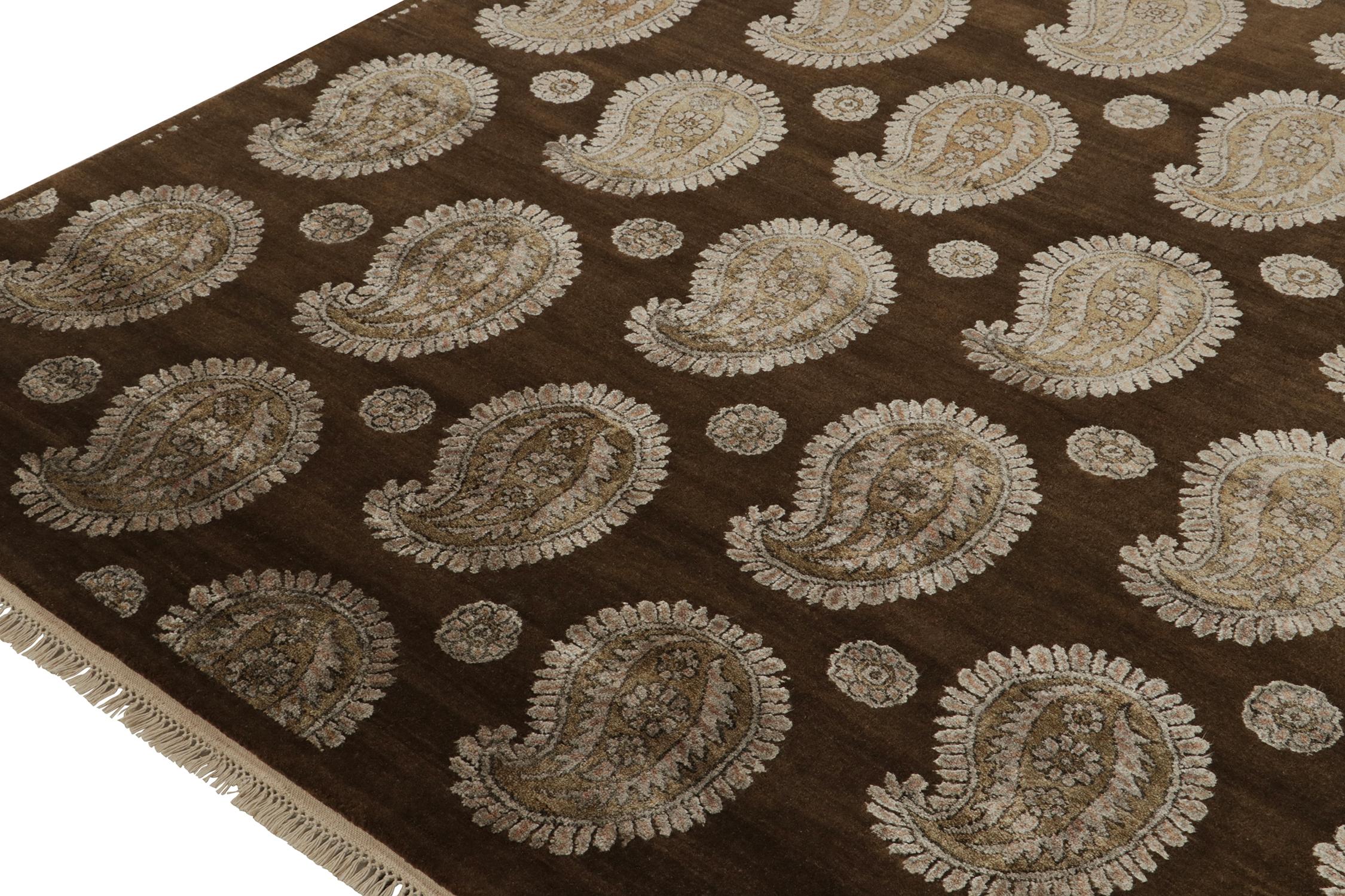 Tappeto Rug & Kilim in stile classico in marrone con motivi paisley avorio In condizioni Nuovo in vendita a Long Island City, NY