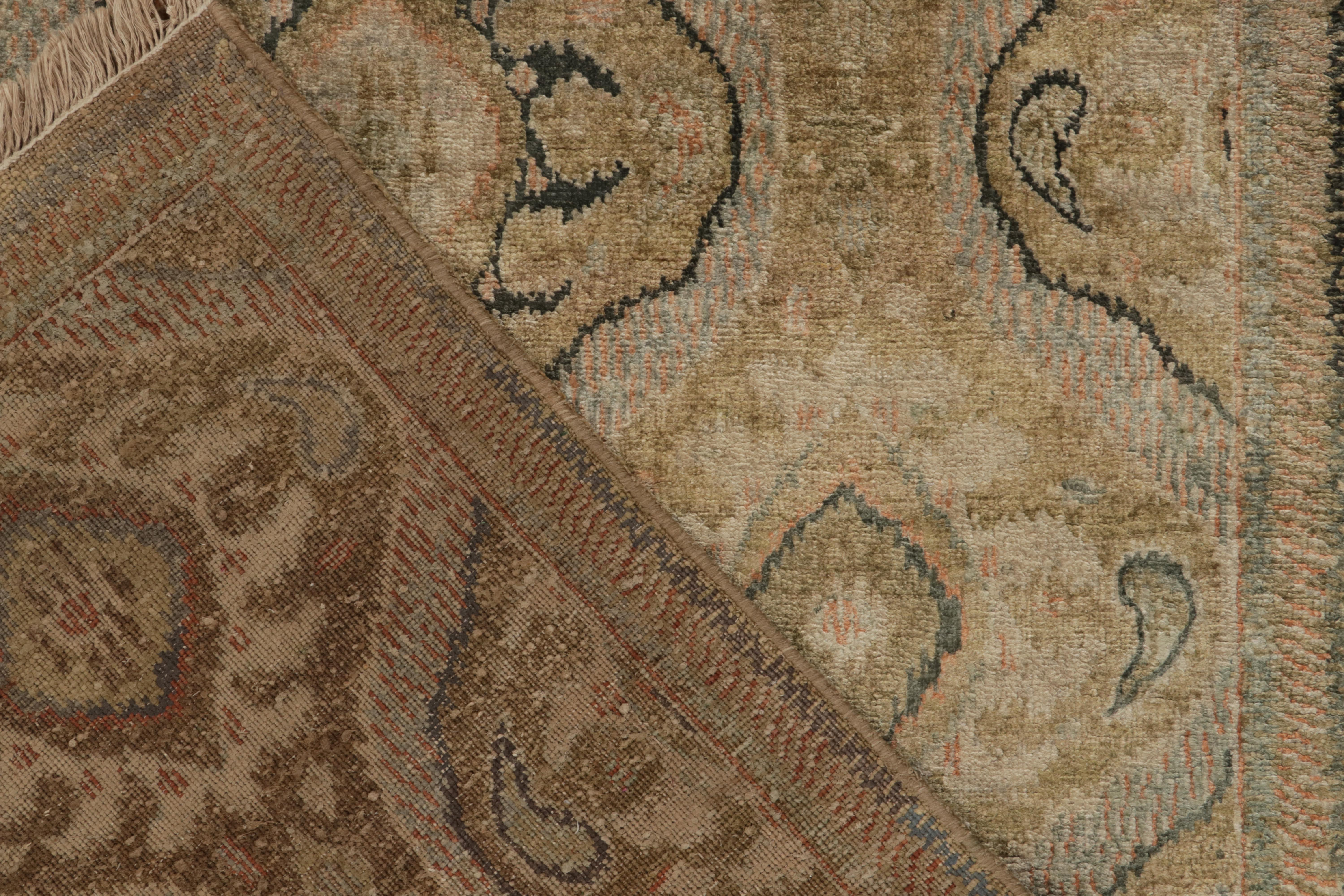 Soie Tapis de style Classic de Rug & Kilim à motifs Ikats vert et beige-brun en vente