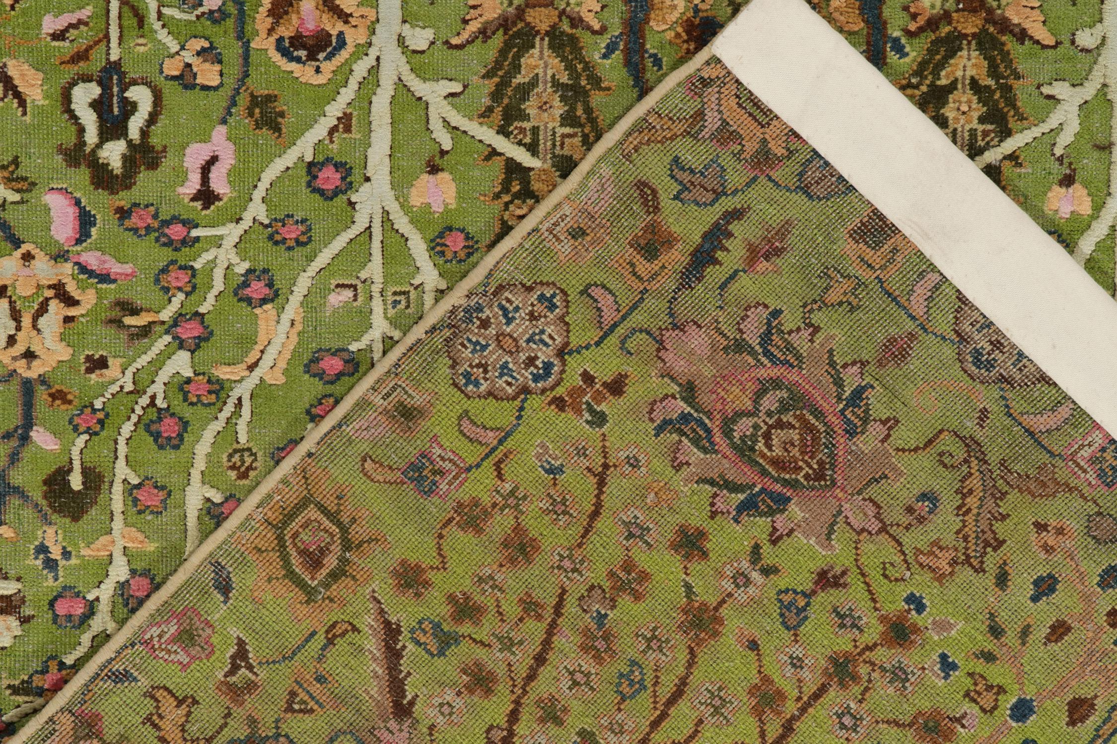 Laine Tapis &amp; Kilims de style classique à motifs floraux vert, rose et marron en vente