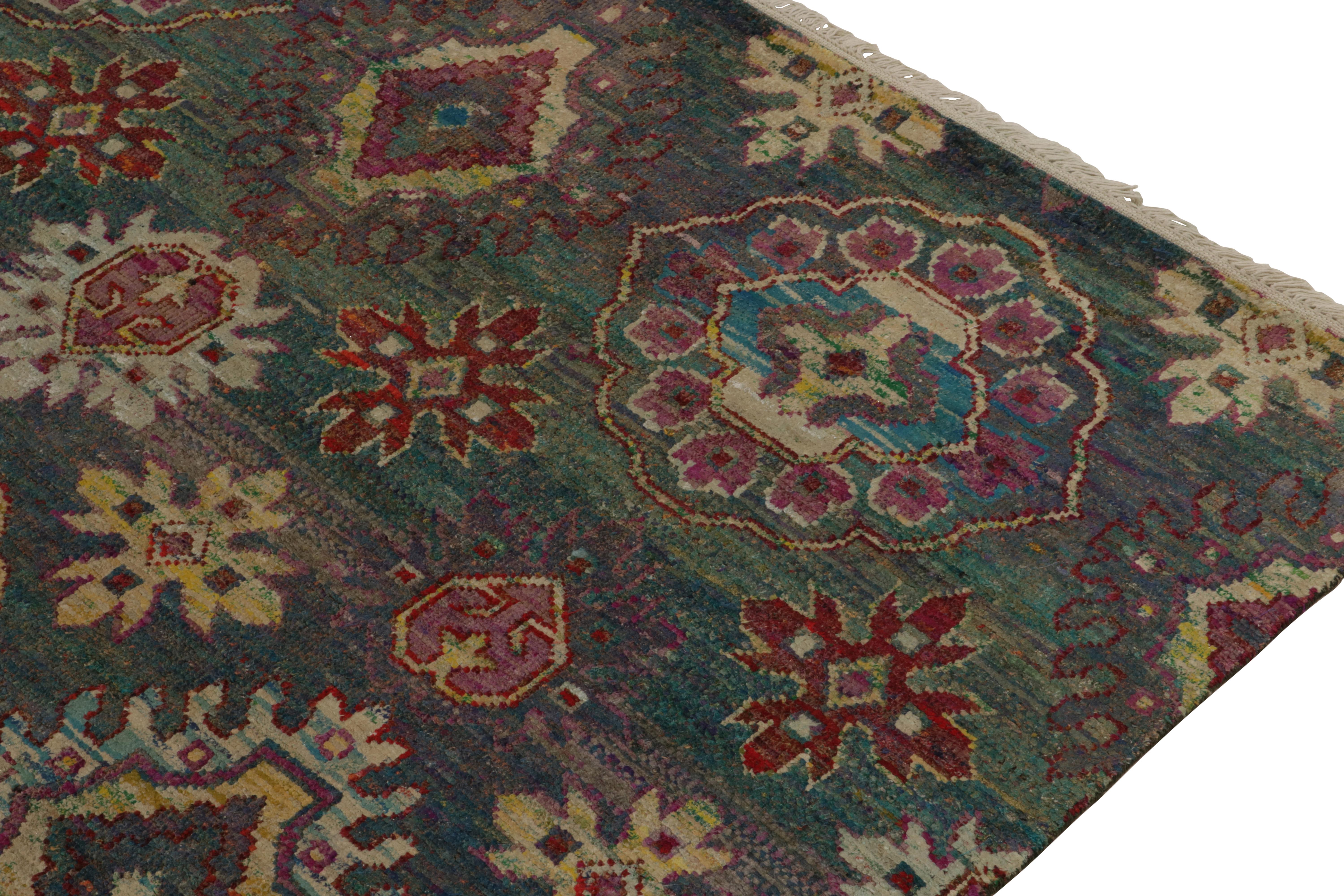 Alfombra de estilo clásico Rug & Kilim en verde con medallones de icota en beige y rojo en Nuevo estado para la venta en Long Island City, NY