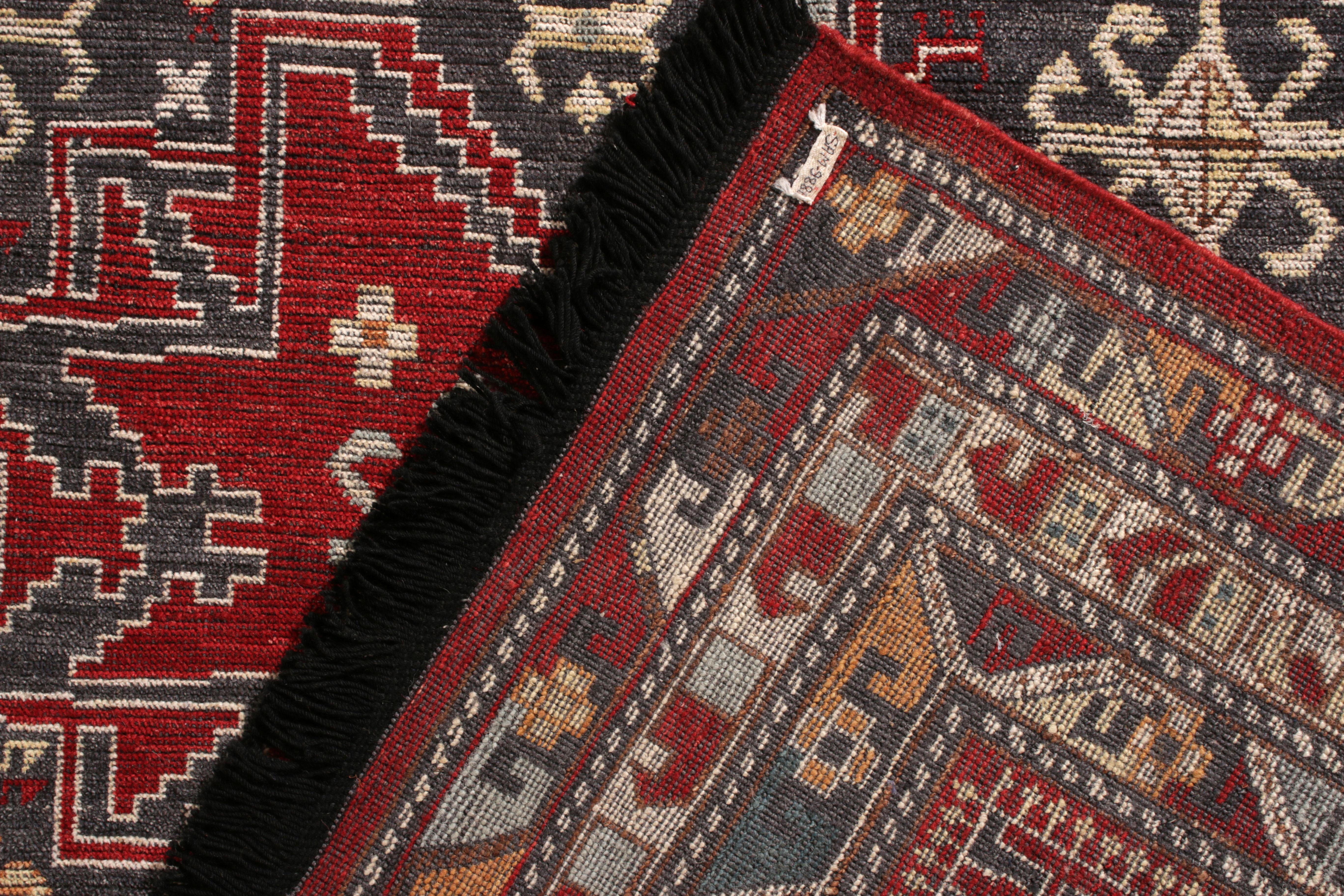 Rug & Kilim's Classic Style Teppich in Rot und Blau Geometrisch gemustert (Handgeknüpft) im Angebot