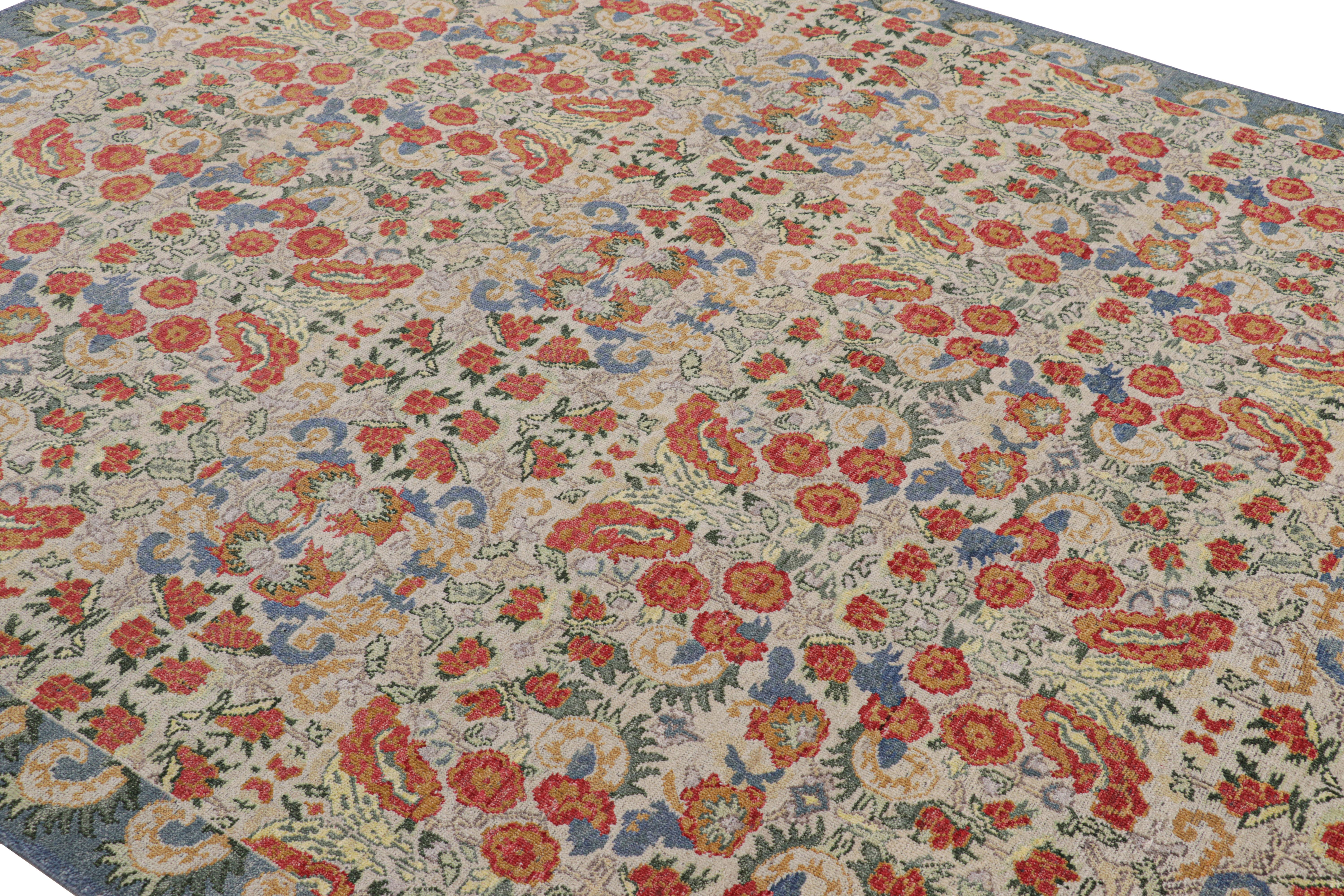 Dieser 8x10 große Teppich, handgeknüpft aus einer speziellen Ghazni-Wollmischung, ist eine kühne neue Ergänzung der Rug & Kilim Custom-Classics Burano Collection - eine luxuriöse Neuentdeckung wichtiger Klassiker und historischer Stücke. 

Über das