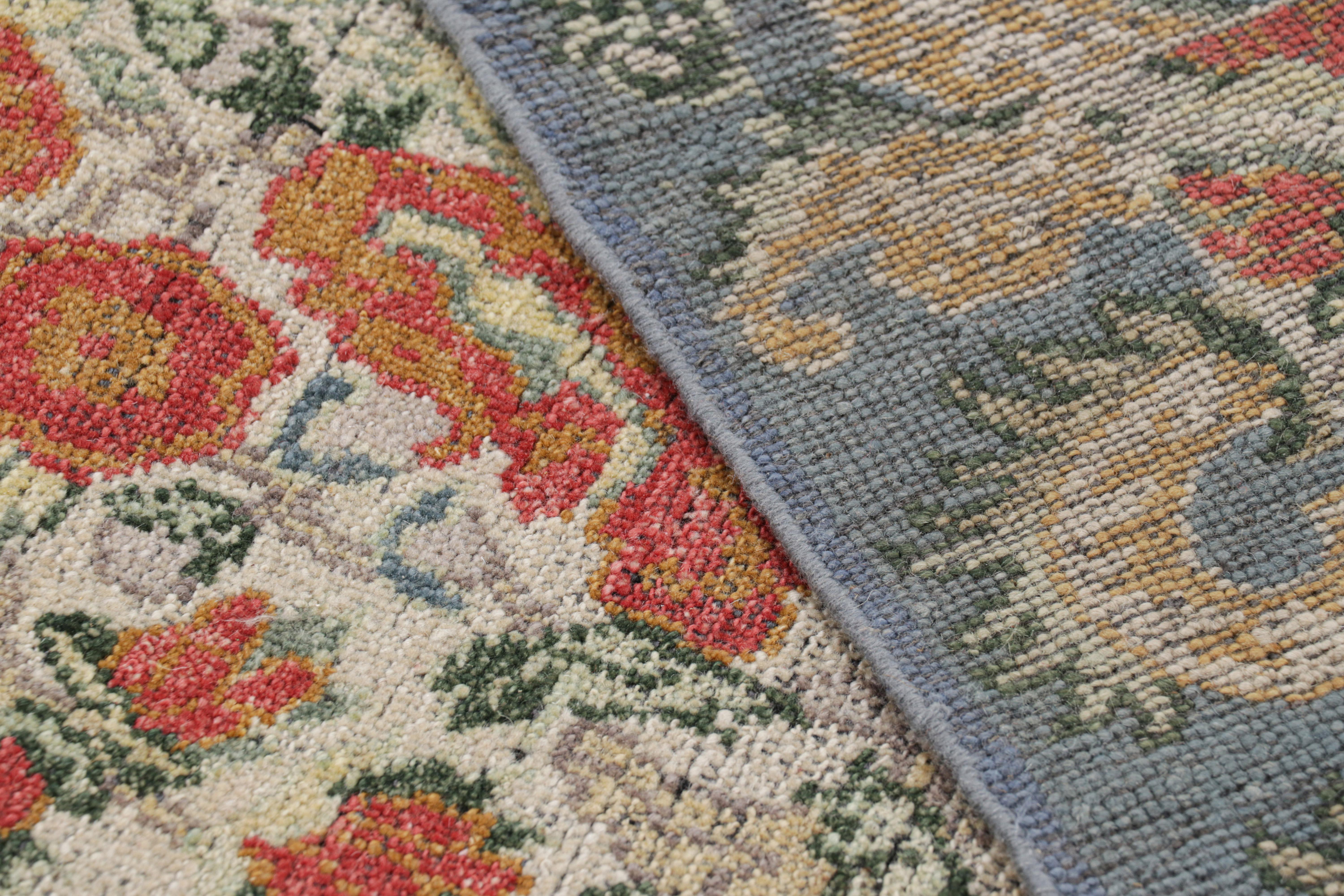 Rug & Kilim's Classic Style Rug in Weiß mit Blumenmustern (21. Jahrhundert und zeitgenössisch) im Angebot