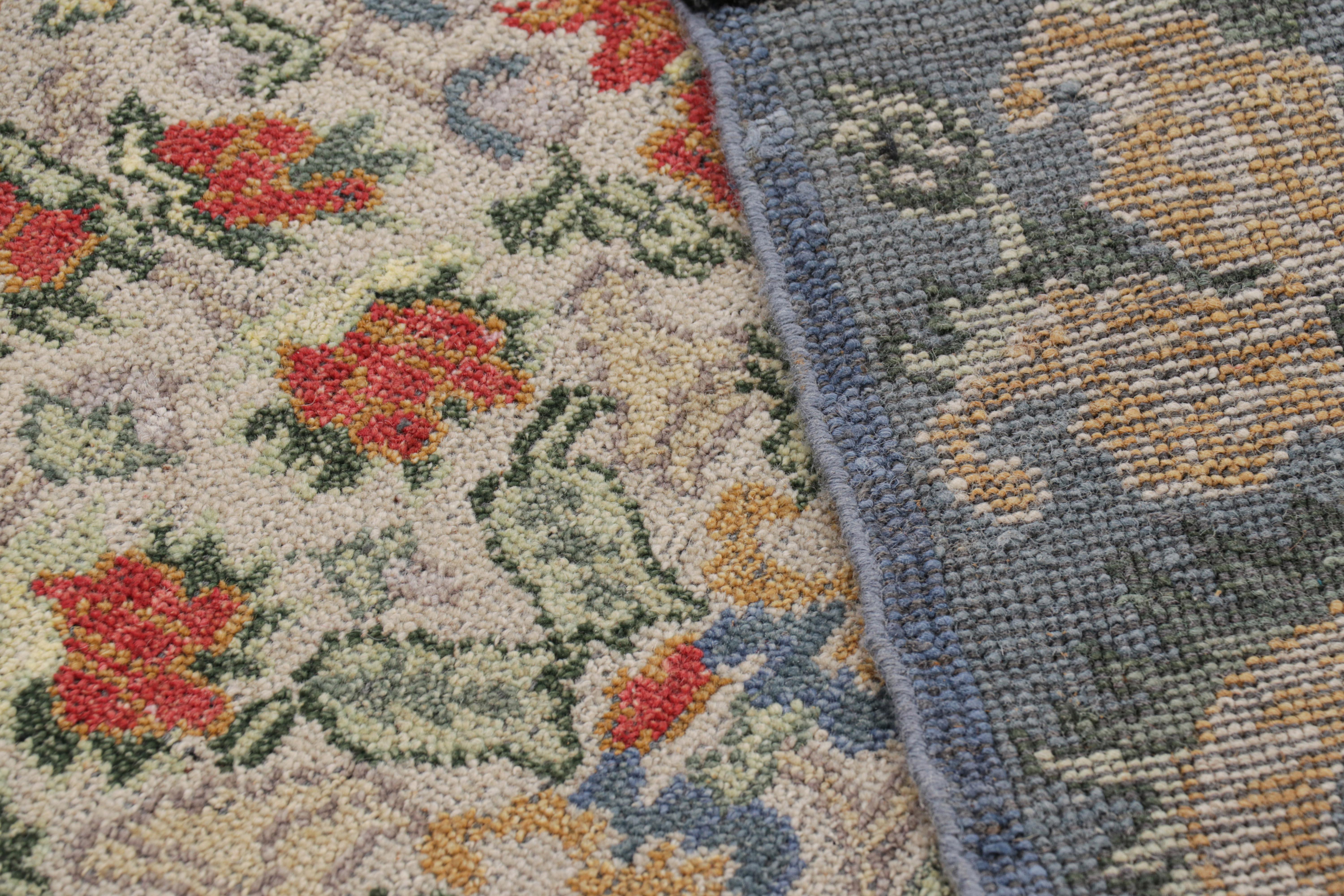 Rug & Kilim's Classic Style Rug in Weiß mit Blumenmustern im Angebot 1