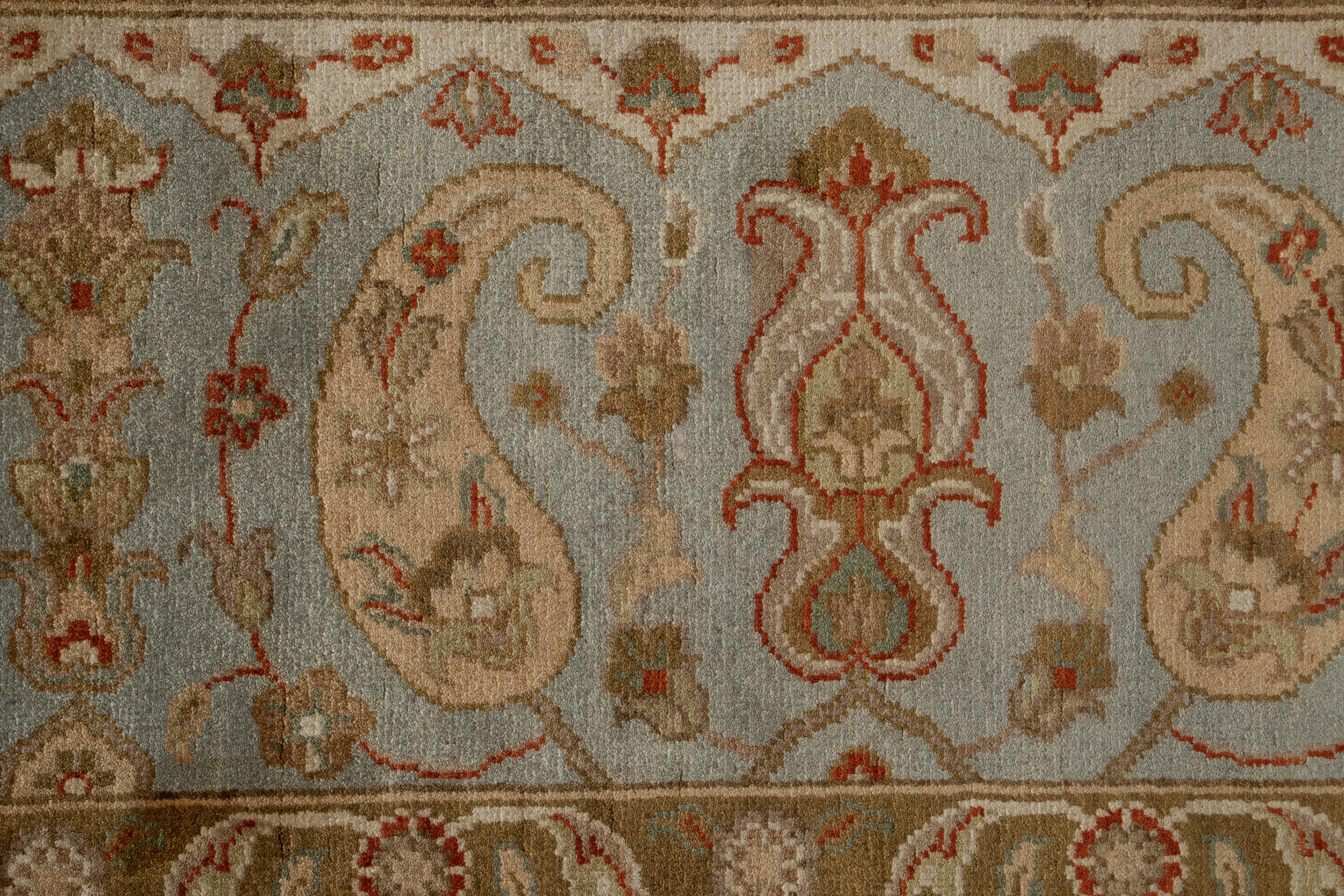 Tappeto Rug & Kilim in stile classico con medaglioni floreali marroni e bianchi. In condizioni Nuovo in vendita a Long Island City, NY