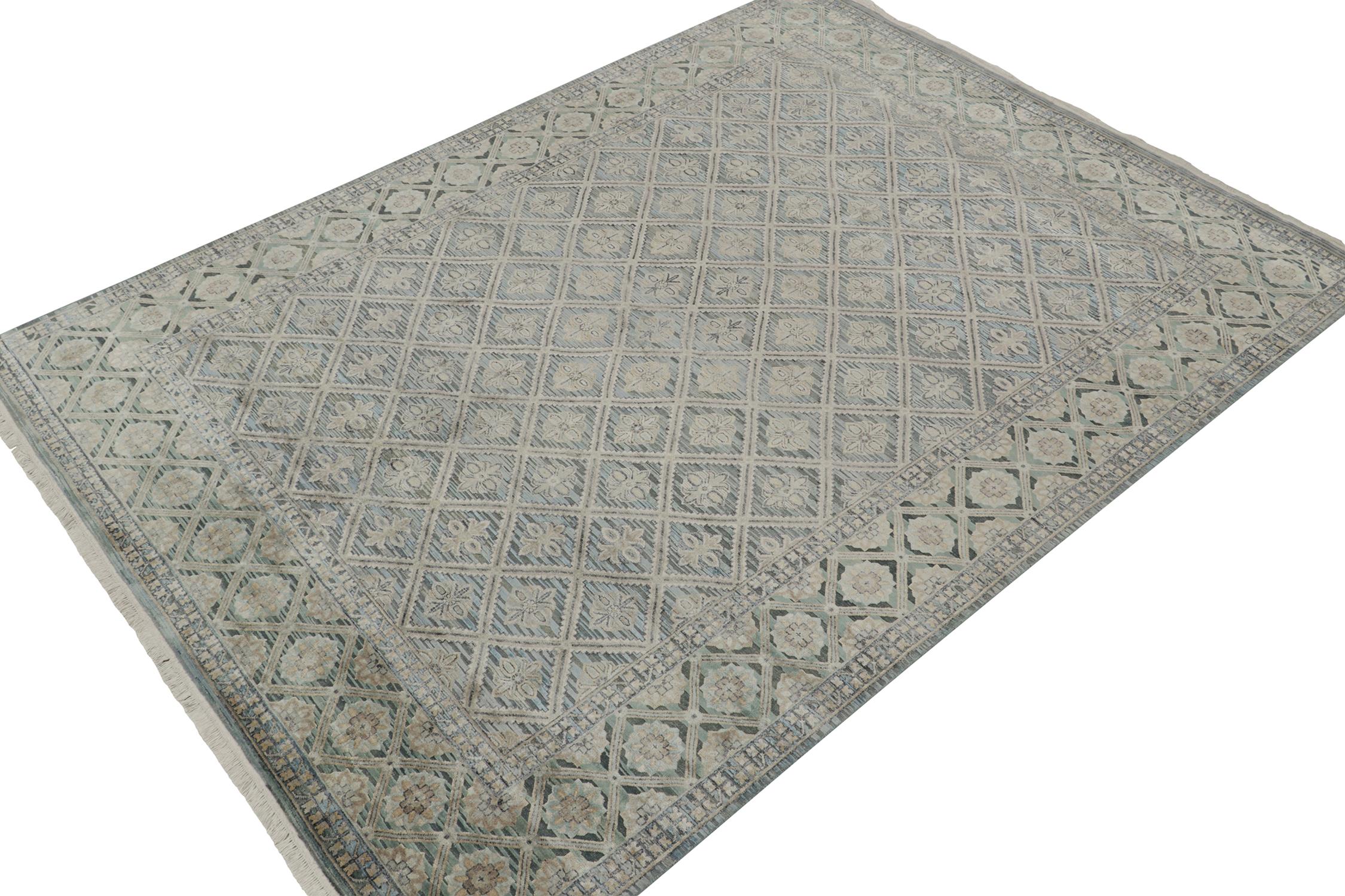 Questo antico tappeto 9x13 French Deco è la prossima aggiunta alla rara selezione di tappeti classici di Rug & Kilim. Annodato a mano in lana intorno al 1920-1930.
Ulteriori informazioni sul design: 
Questo pezzo estremamente raro esemplifica lo