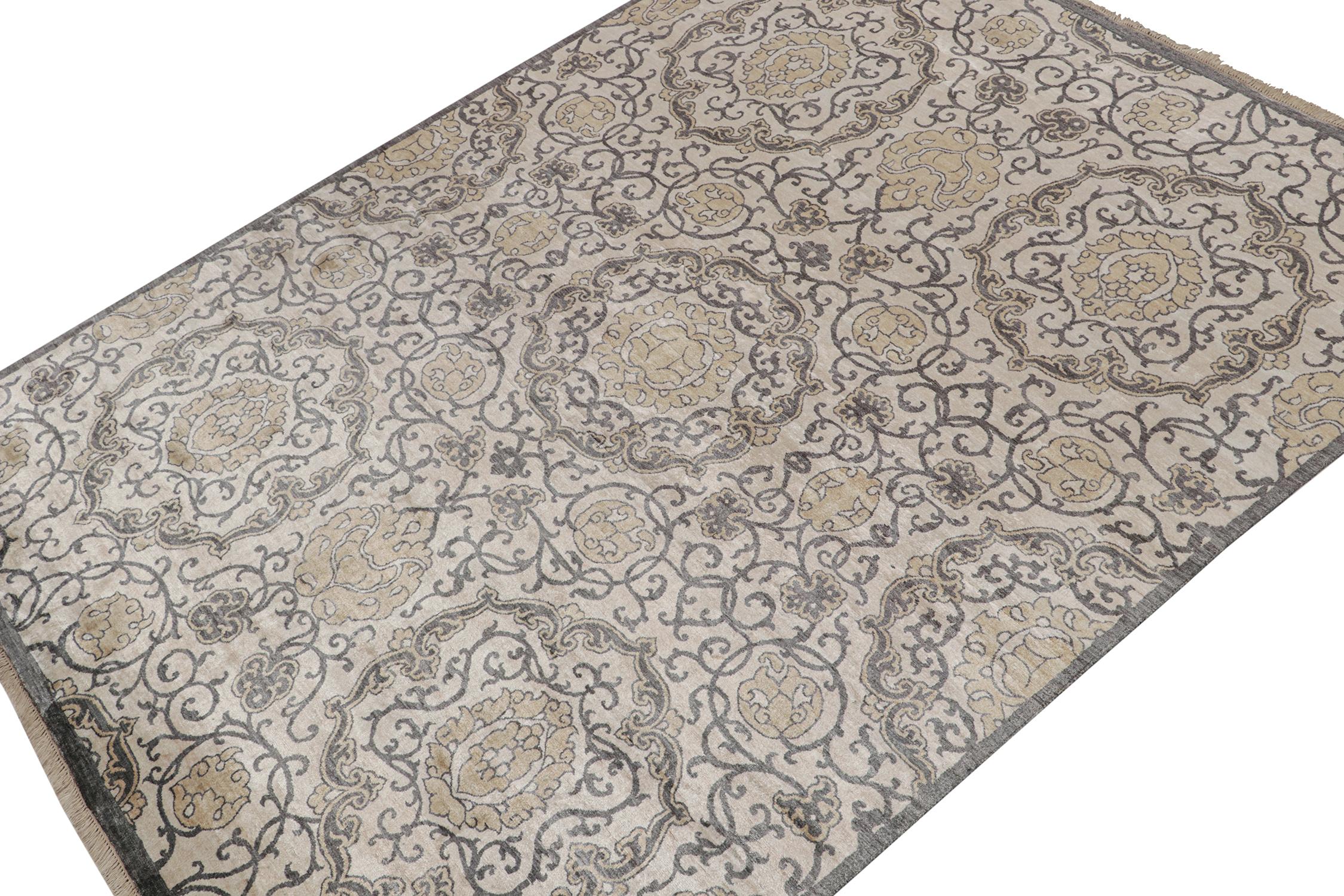 Indiano Tappeto Rug & Kilim in stile classico con medaglioni floreali grigi, beige e oro in vendita