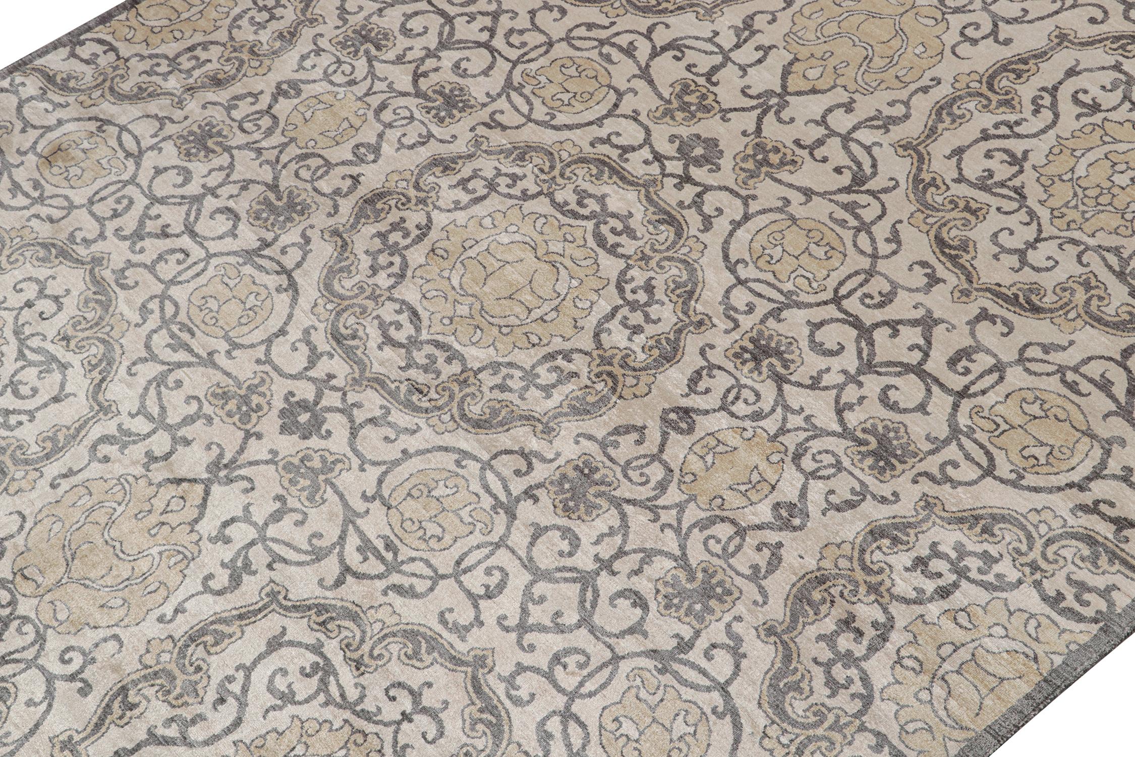 Annodato a mano Tappeto Rug & Kilim in stile classico con medaglioni floreali grigi, beige e oro in vendita