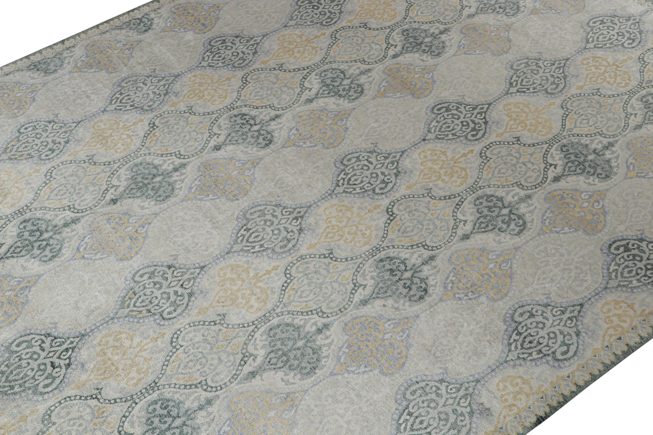 Annodato a mano Tappeto Rug & Kilim in stile classico con motivi grigi, beige e oro in vendita