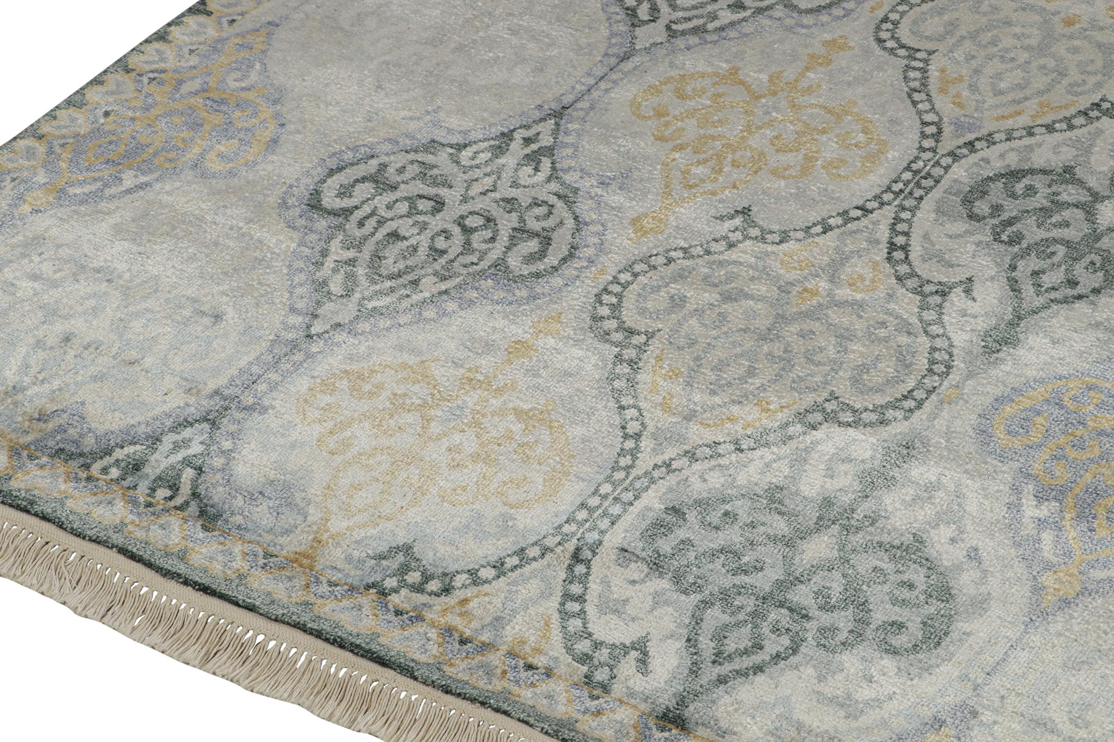 Tappeto in stile classico Rug & Kilim con motivo grigio, beige e oro In condizioni Nuovo in vendita a Long Island City, NY