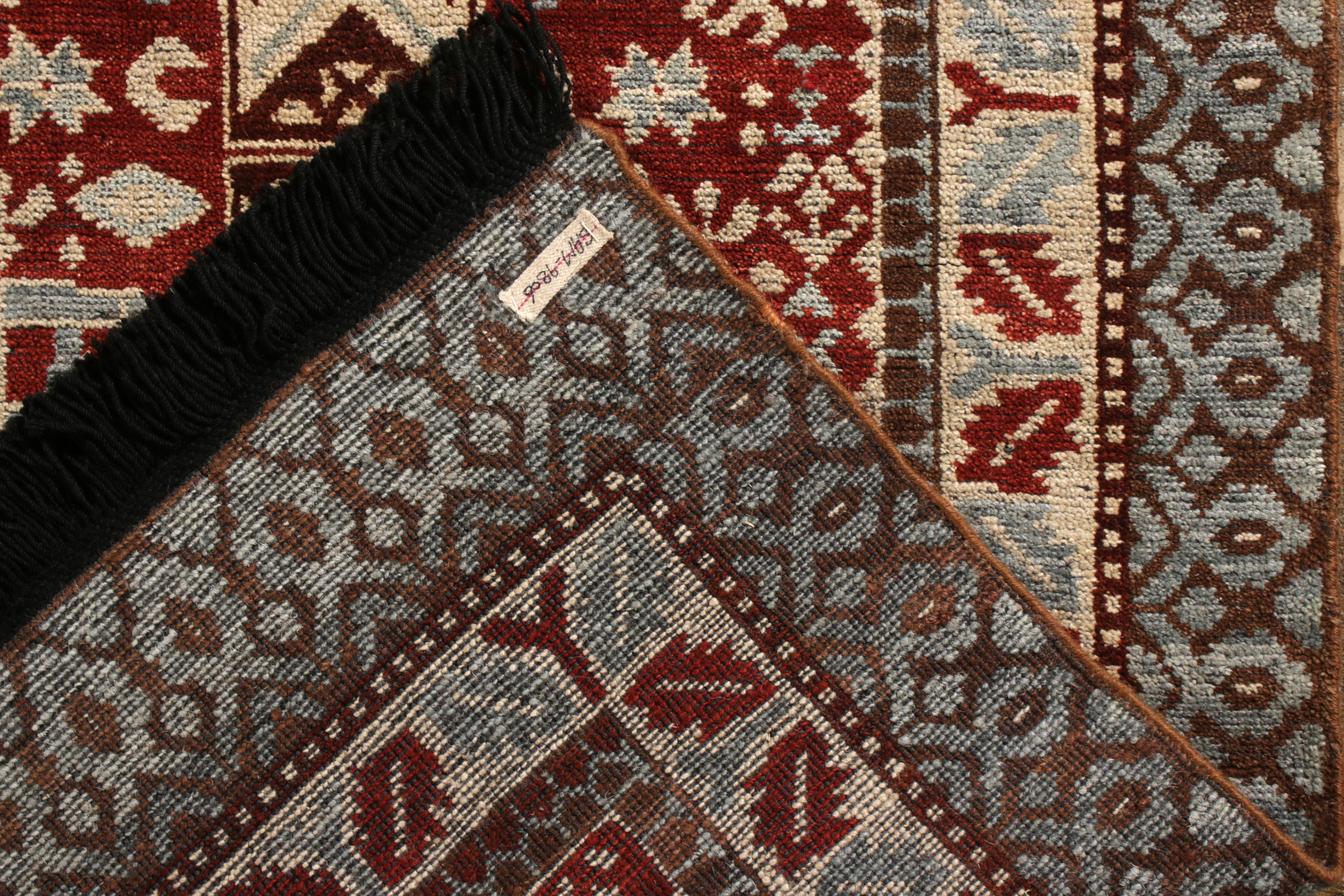 Noué à la main Tapis & Kilim's Classic Style Runner in Red and Blue Medallion Geometric Pattern (Tapis & Kilim's Classic Style Runner in Red and Blue Medallion Geometric Pattern) en vente