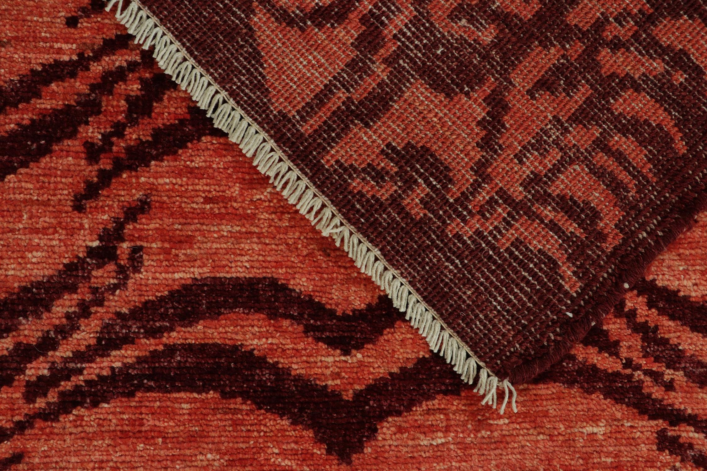 XXI secolo e contemporaneo Runner in stile classico di Rug & Kilim in rosso con motivo pittorico a tigre arancione in vendita