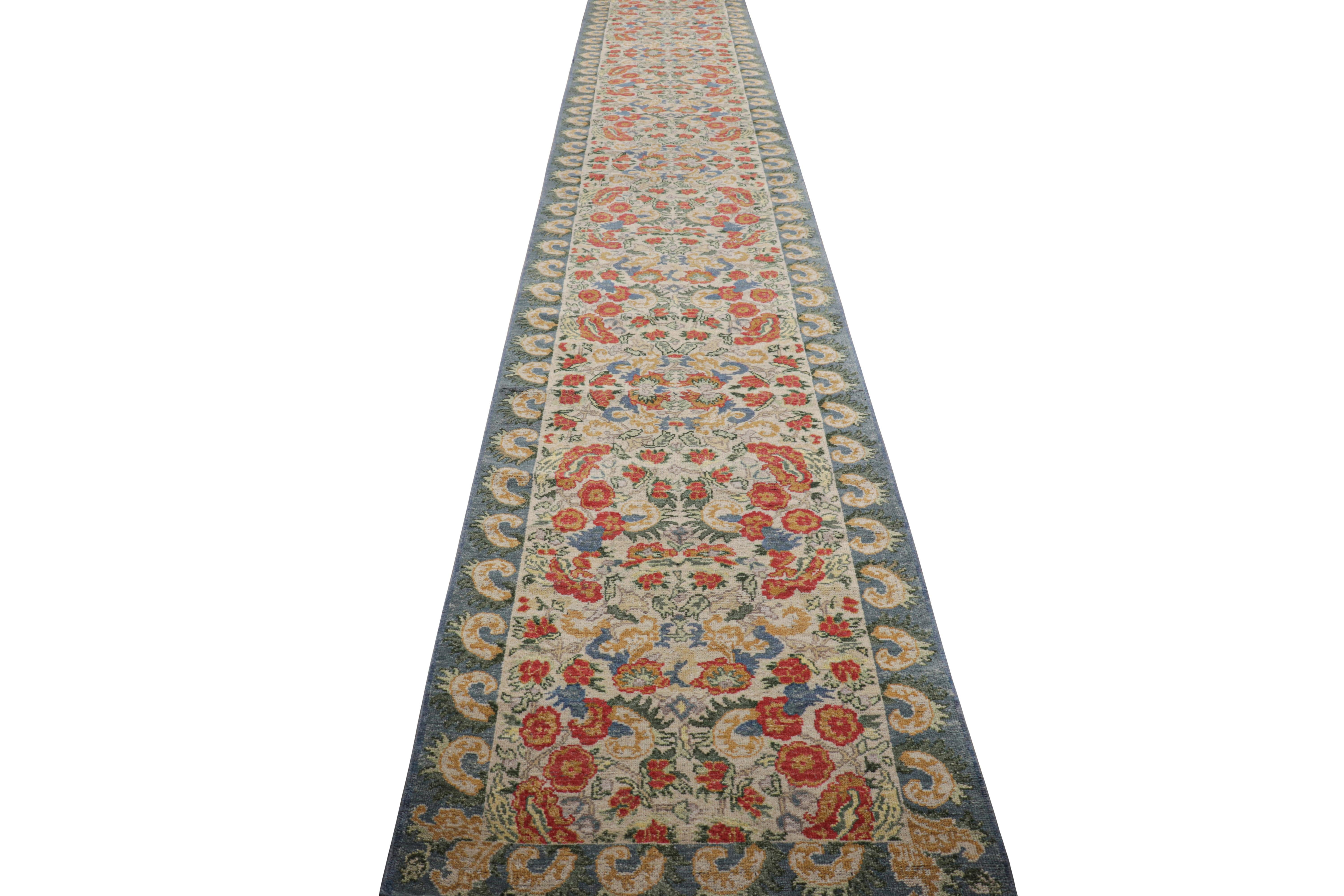 Rug & Kilim's Classic Style Läufer in Weiß mit Blumenmustern (Handgeknüpft) im Angebot
