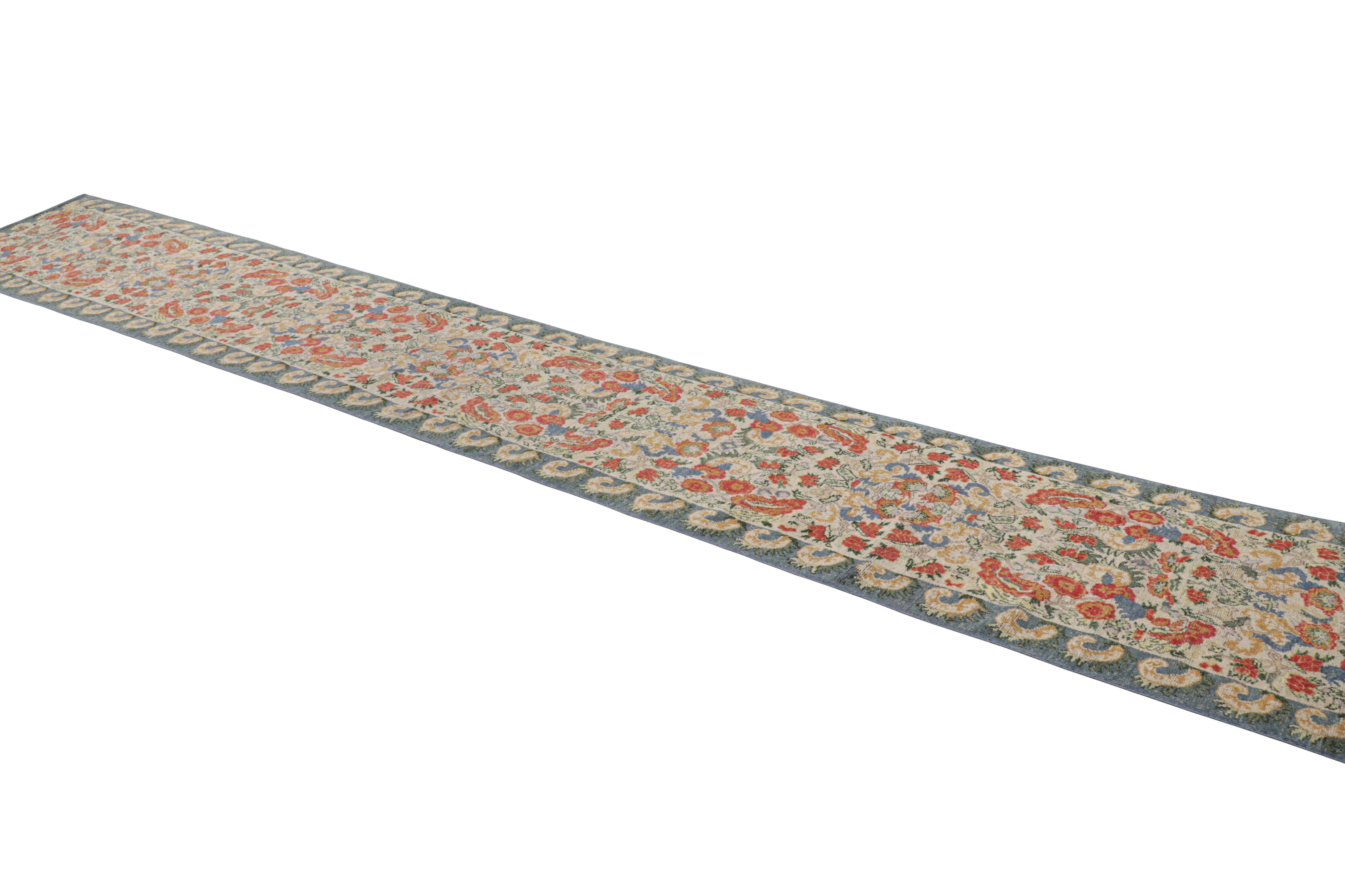 Rug & Kilim's Classic Style Läufer in Weiß mit Blumenmustern im Zustand „Neu“ im Angebot in Long Island City, NY