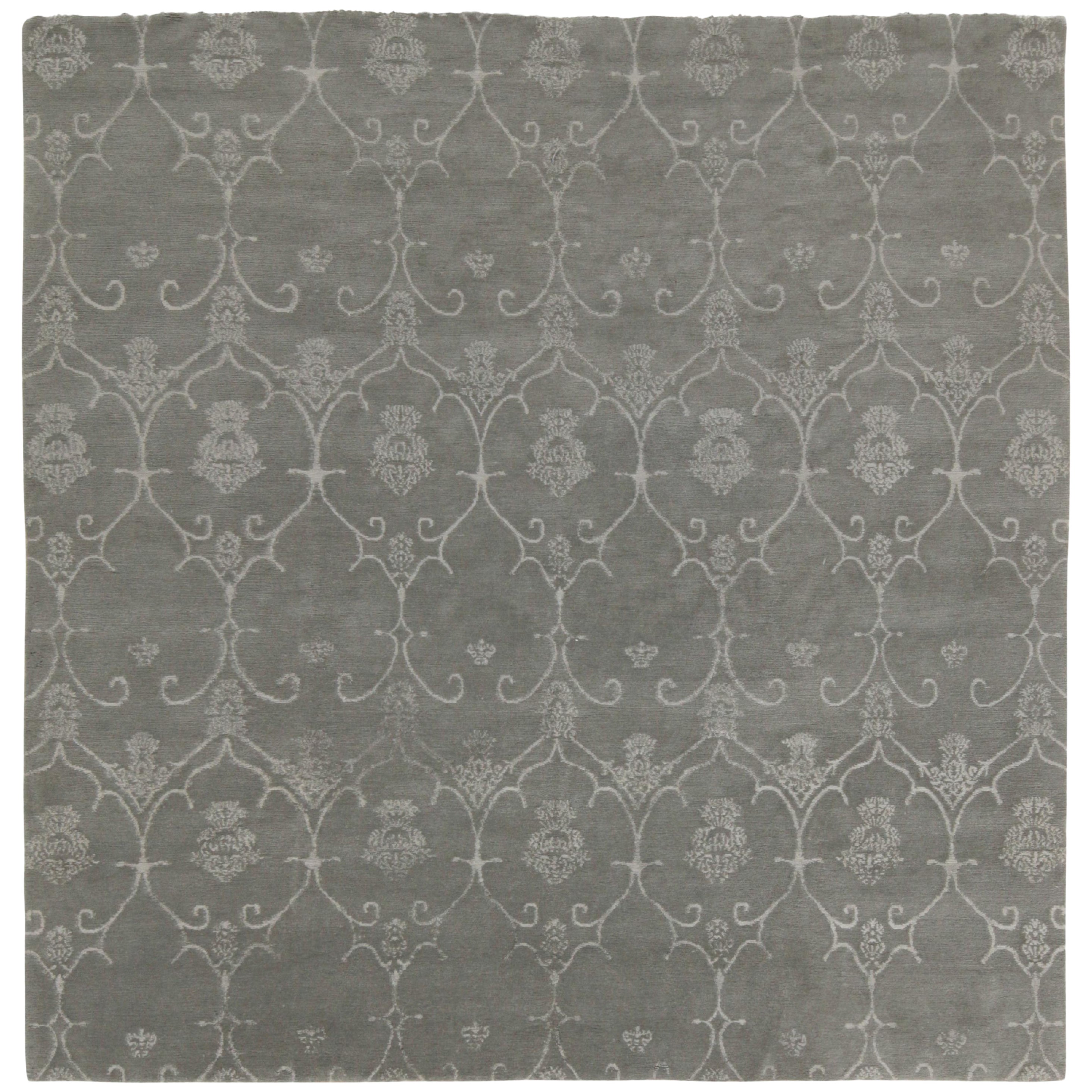 Rug & Kilim's Classic Style Square Rug in Grey with Floral Trellis Patterns (tapis carré de style classique en gris avec motifs floraux en treillis) en vente