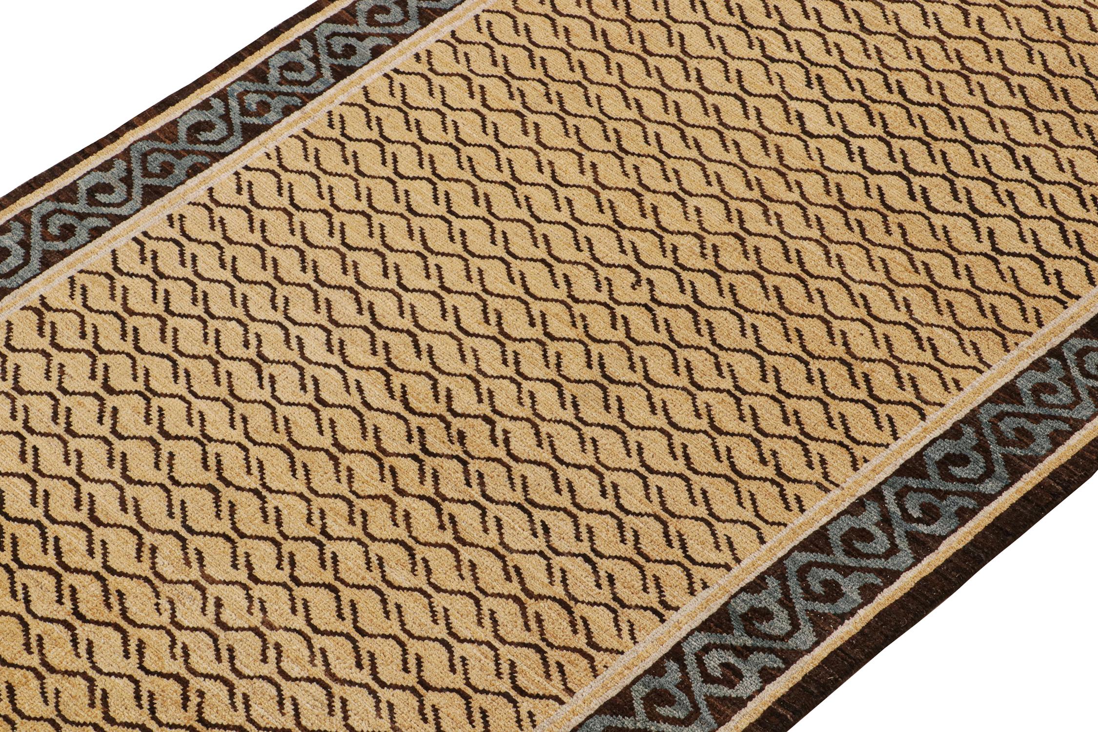 Noué à la main Rug & Kilim's Classic Style Tiger Rug in Gold with Brown Stripes (tapis tigré de style classique en or avec des rayures brunes) en vente