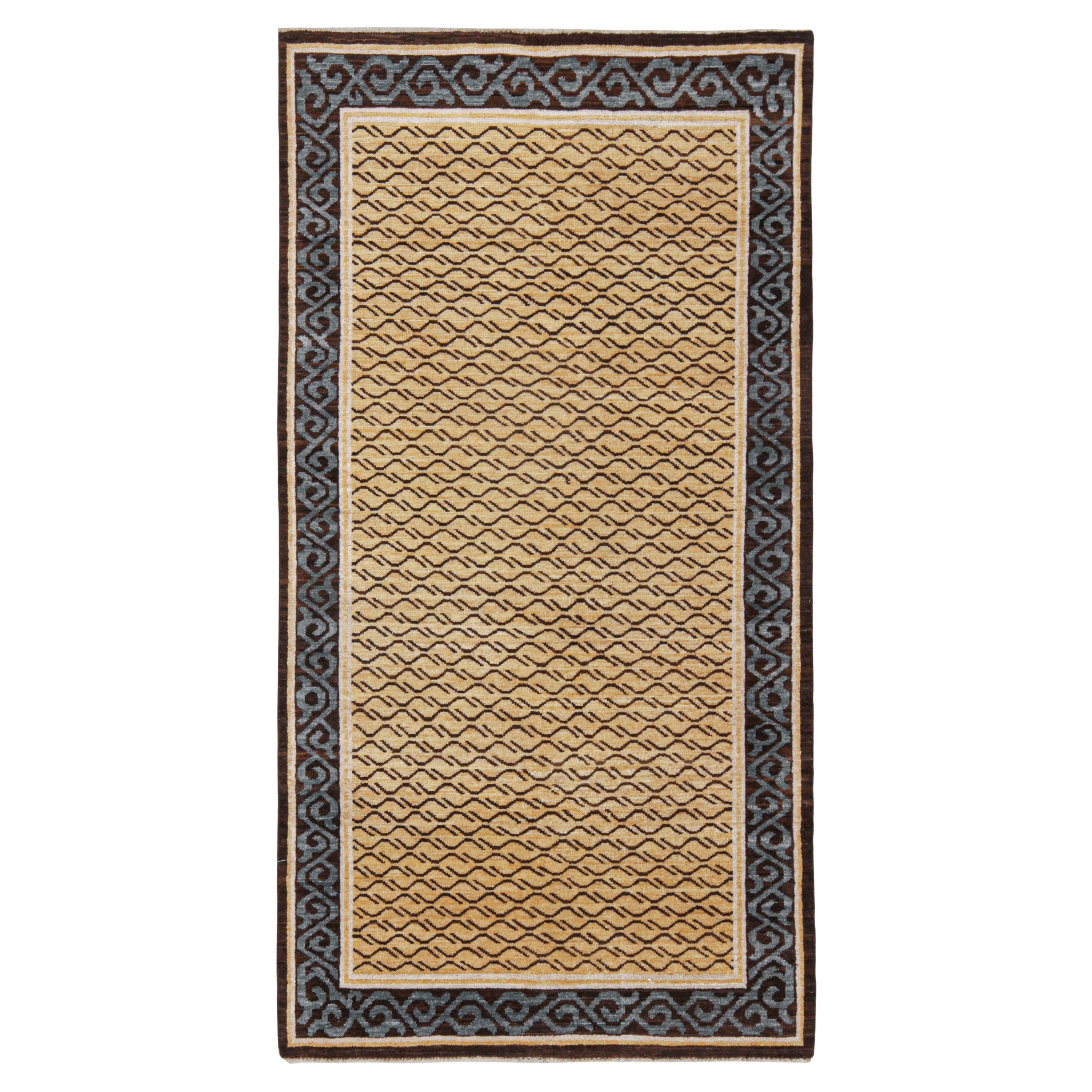 Rug & Kilim: Tappeto Tiger in stile classico in oro con strisce marroni in vendita