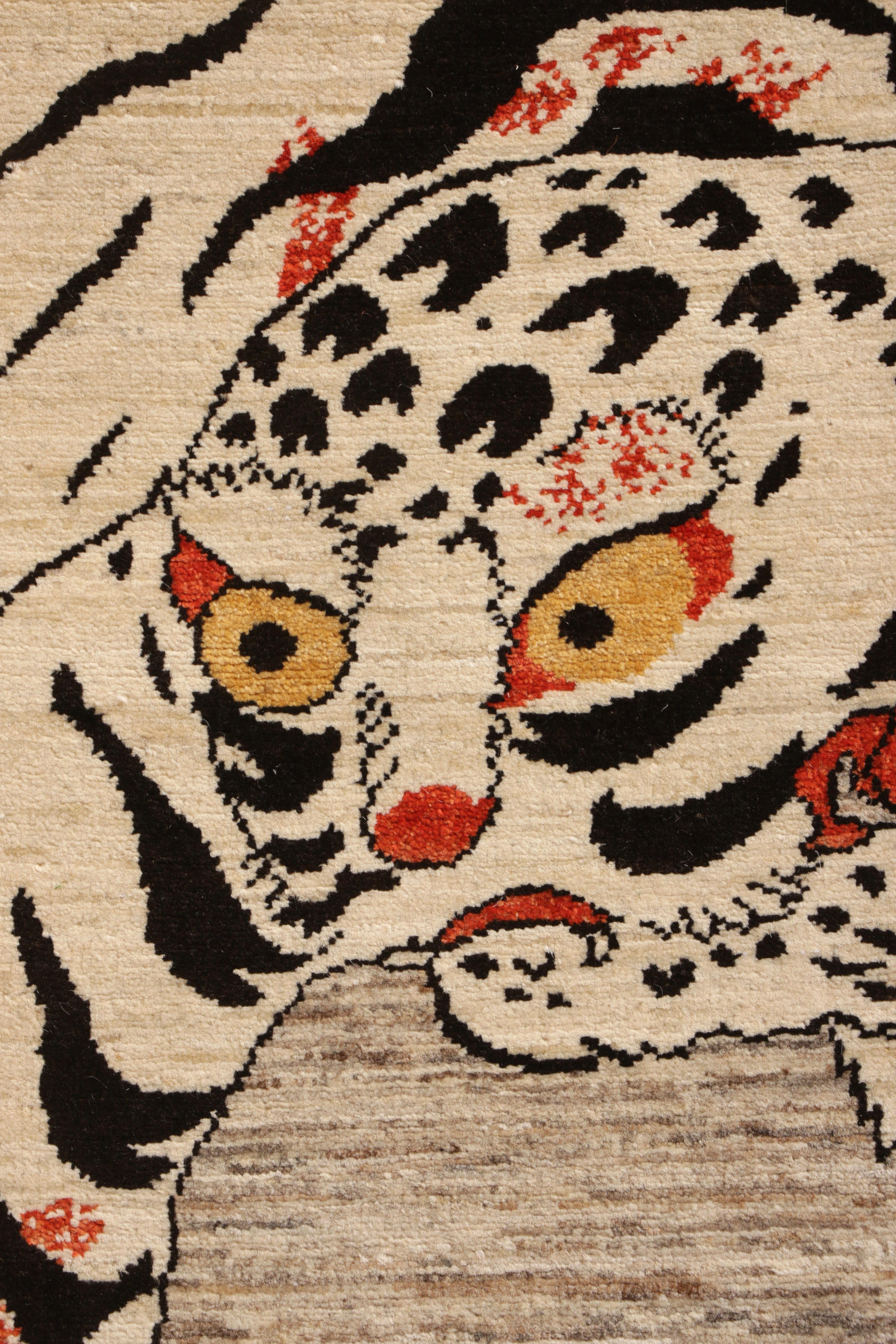 Alfombra Tigre de estilo clásico de Rug & Kilim con dibujo pictórico en blanco y gris Afgano en venta