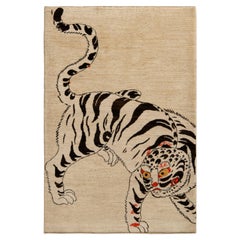 Rug & Kilim’s Classic Style Tiger Rug in White and Gray Pictorial Pattern