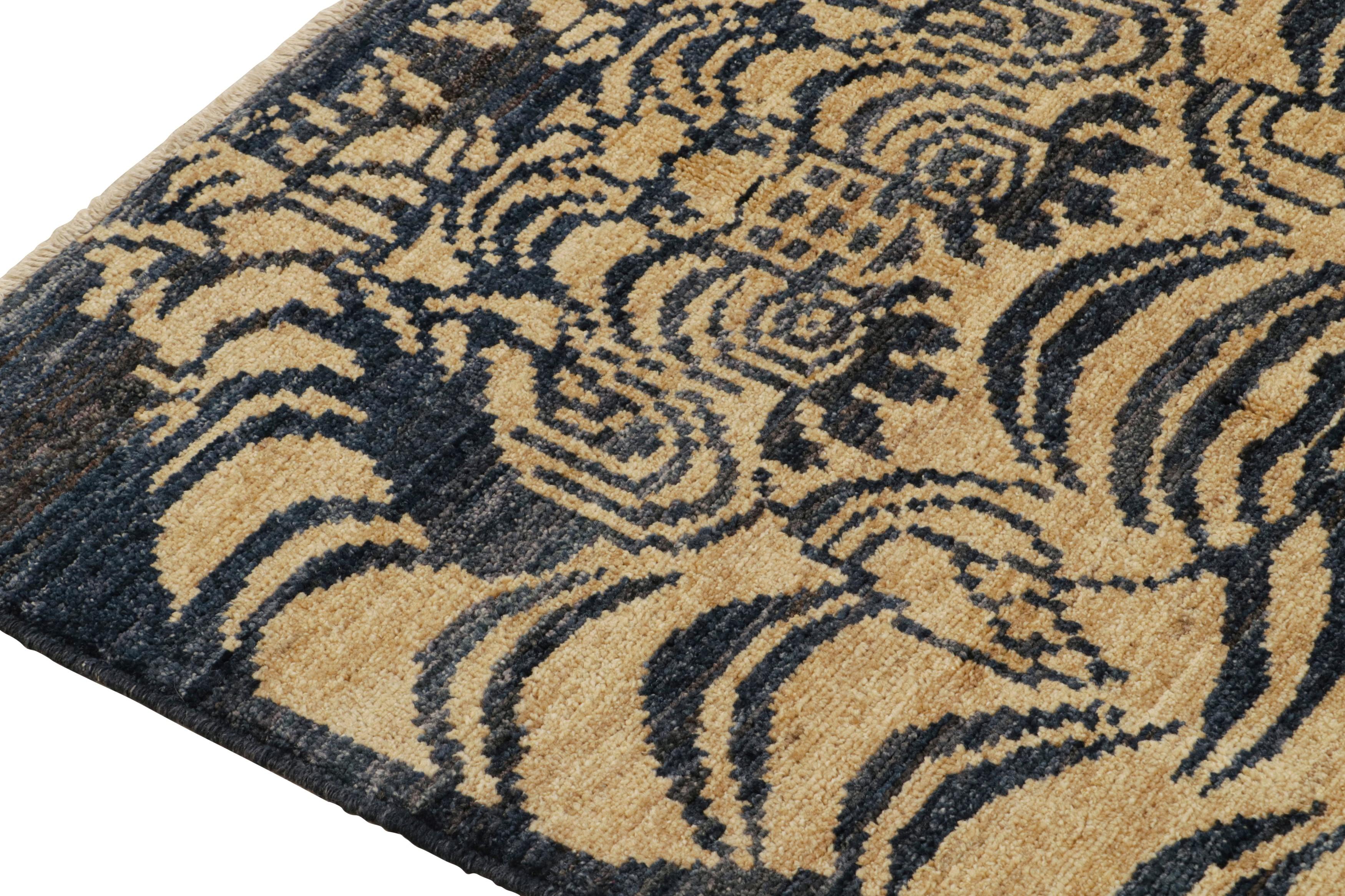 Tapis & Kilim's Classic-Style Tiger-Skin Custom Runner with Blue & Gold Pictorial (en anglais) Neuf - En vente à Long Island City, NY